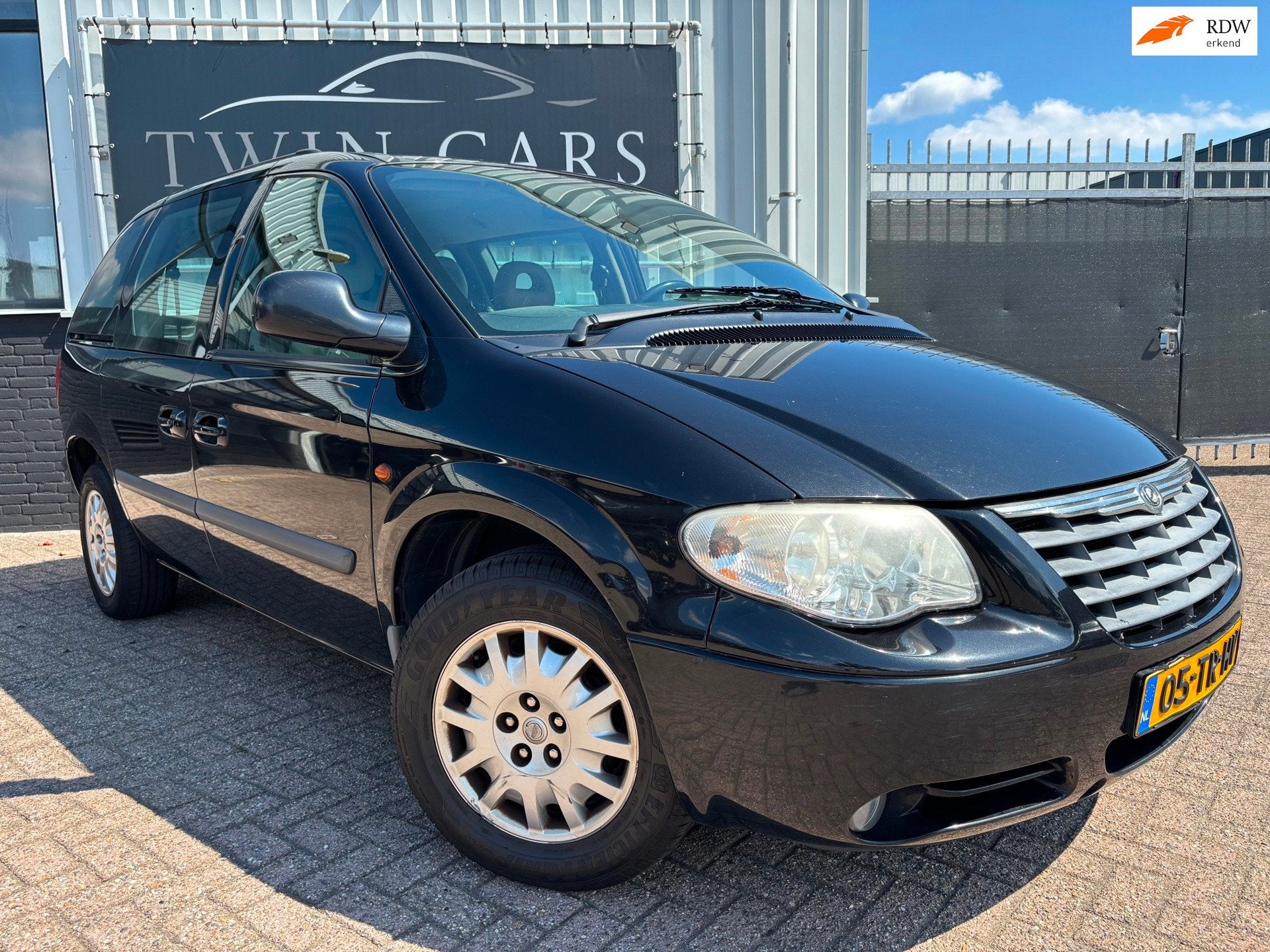 Chrysler Voyager 3.3i V6 SE Luxe, Auto's, Chrysler, 3301 cc, 450 kg, Gebruikt, Zwart