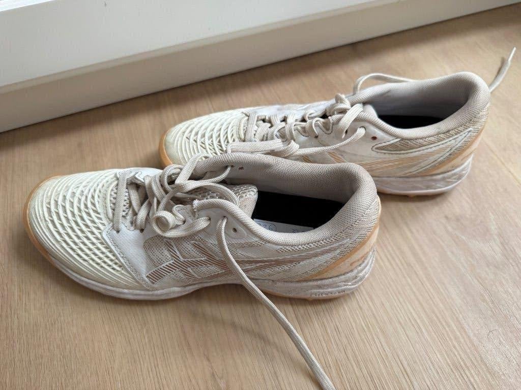 Hockeyschoenen Asics maat 37,5, Sport en Fitness, Hockey, Ophalen of Verzenden, Zo goed als nieuw, Schoenen