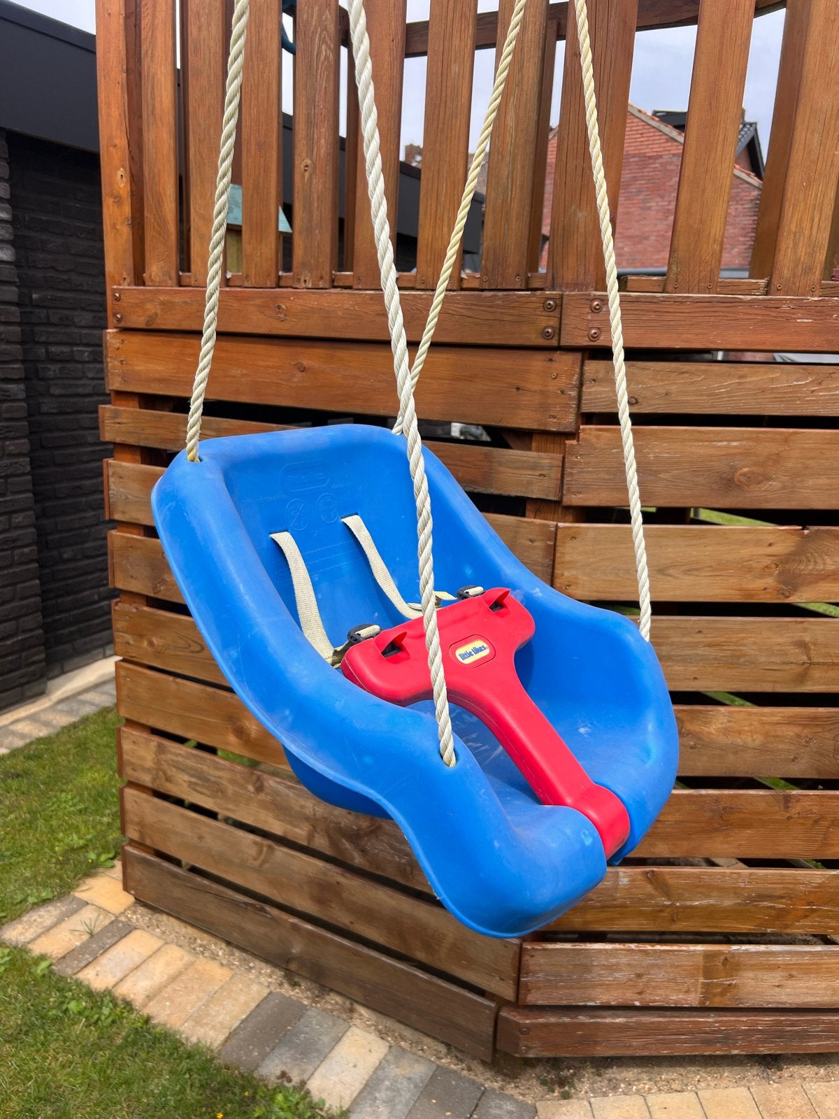 Little Tikes Schommel - Blauw/Rood, Kinderen en Baby's, Speelgoed | Buiten | Speeltoestellen, Ophalen of Verzenden, Gebruikt, Schommel