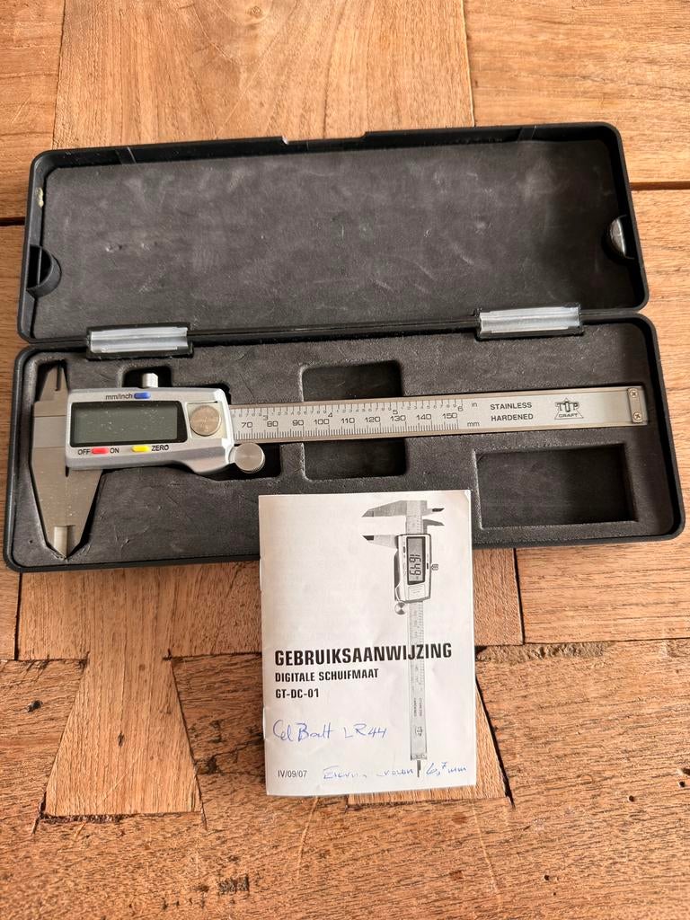 Electronische schuifmaat, Doe-het-zelf en Verbouw, Meetapparatuur, Ophalen of Verzenden, Zo goed als nieuw, Afstand
