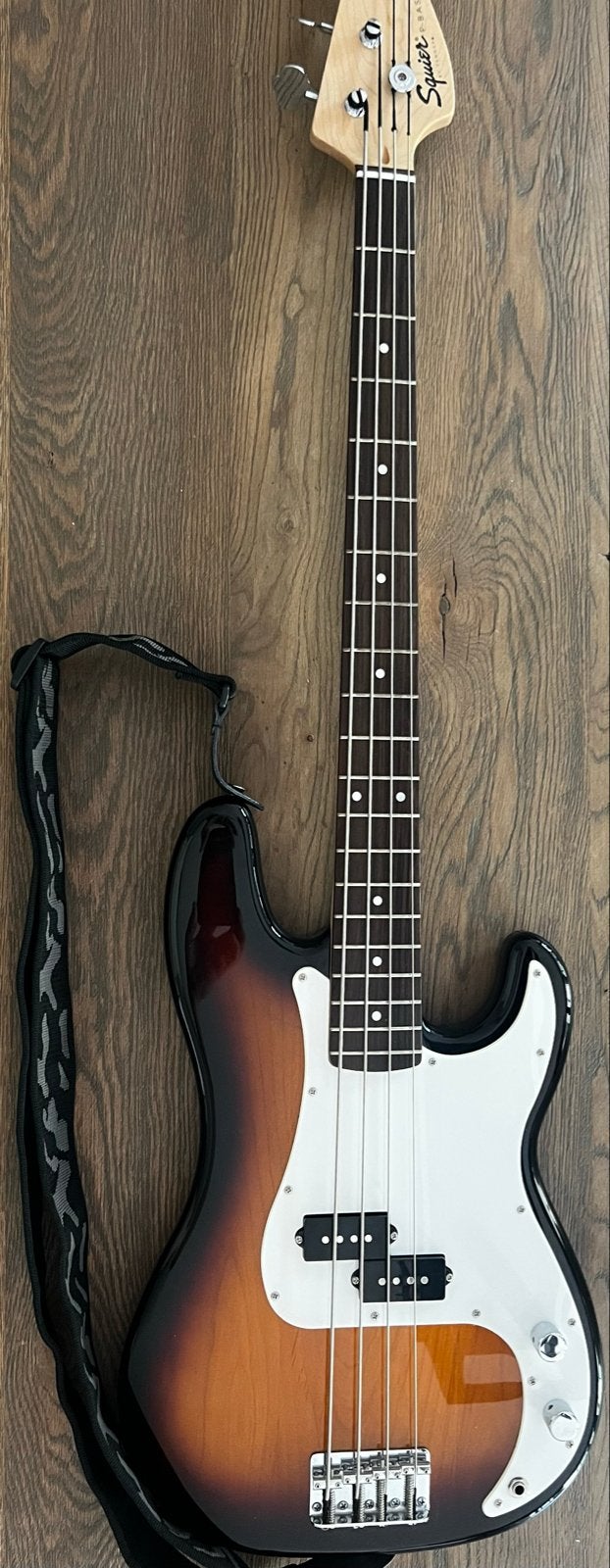 Squier P-Bass by Fender - Elektrische Basgitaar, Ophalen, Zo goed als nieuw, Elektrisch, 6-snarig