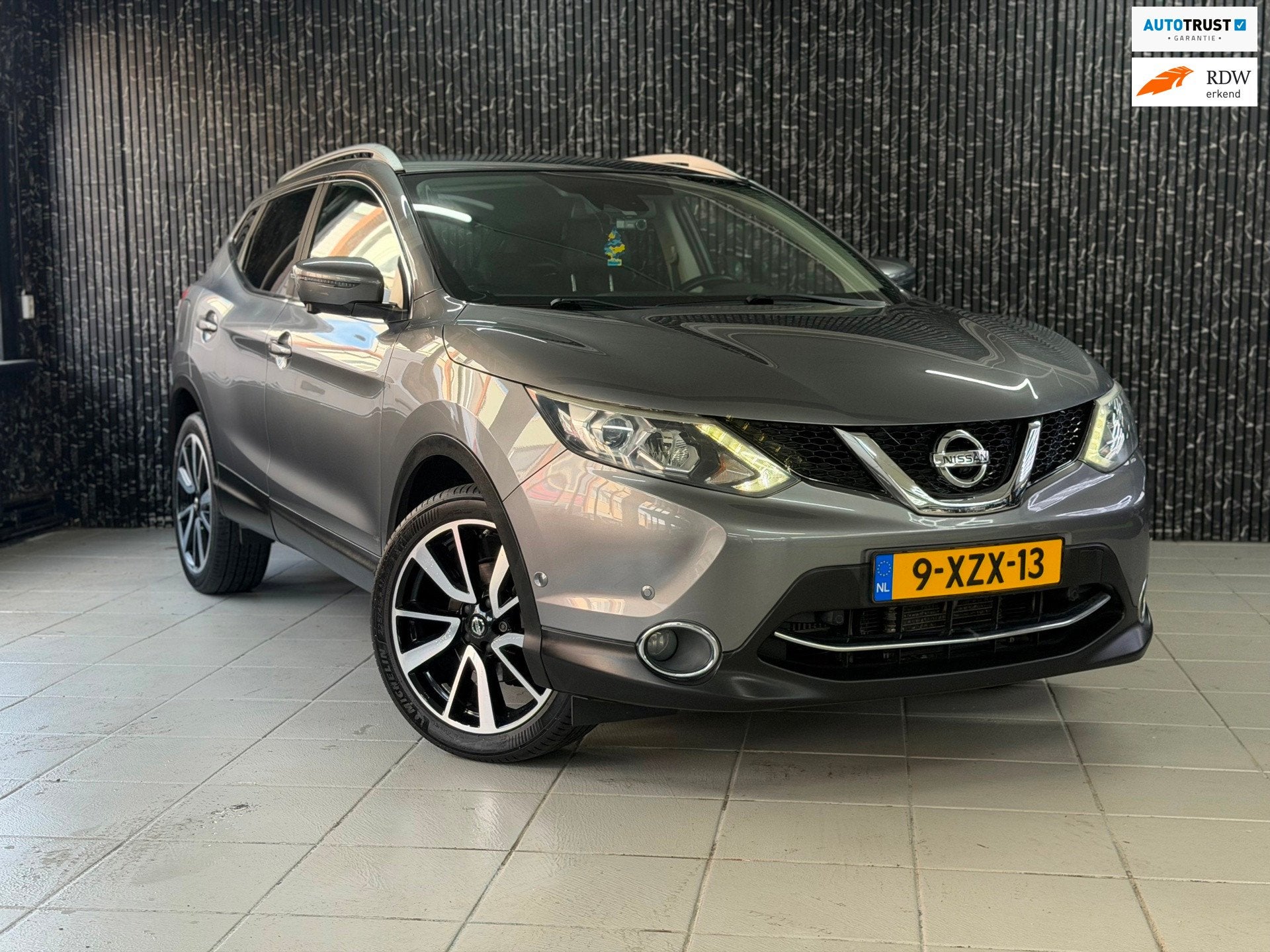 Nissan Qashqai 1.2 Tekna Automaat | 360 camera | leer |, Auto's, Gebruikt, 680 kg, 4 cilinders, 116 pk