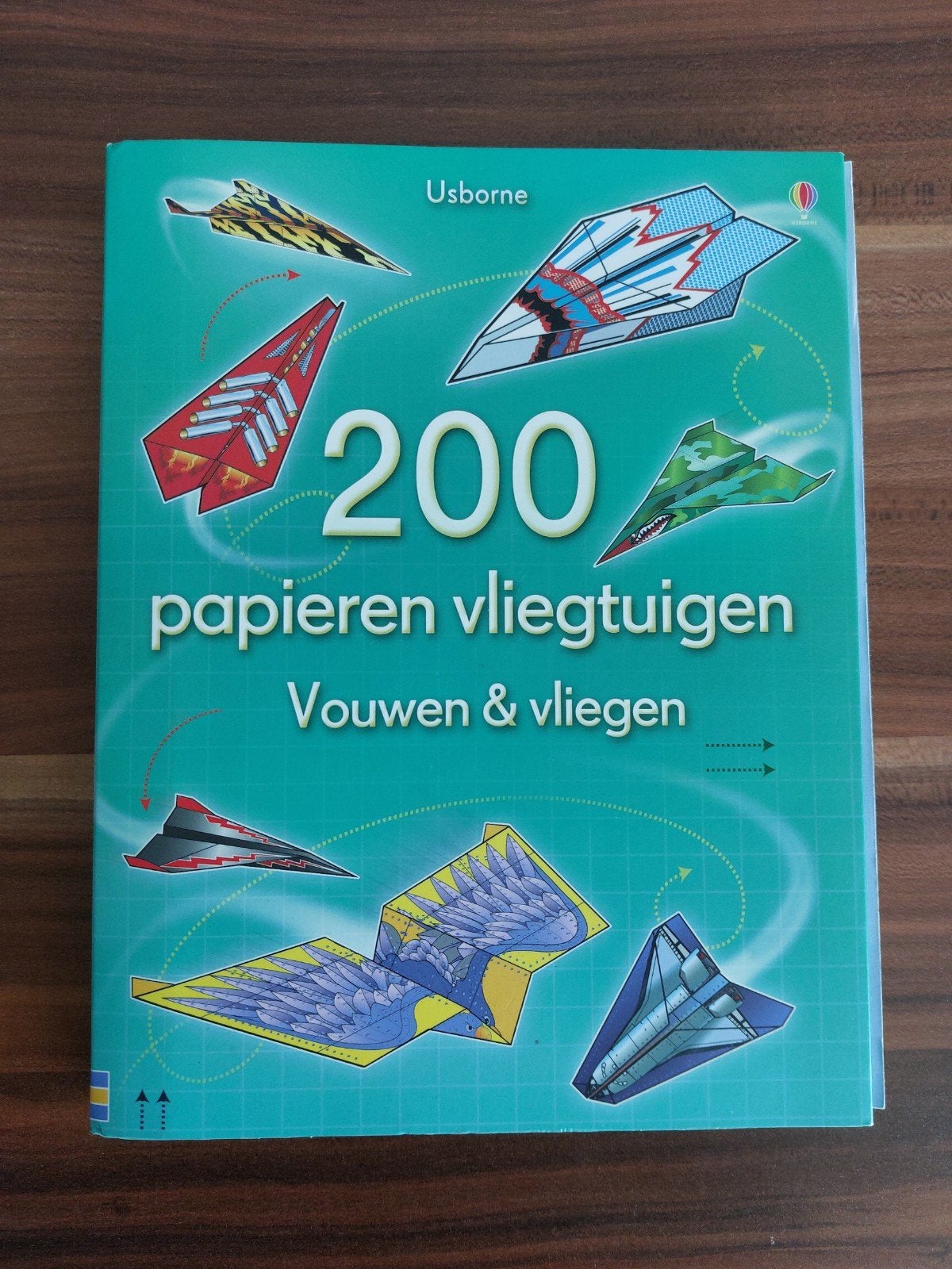 Usborne 200 papieren vliegtuigen - Vrouwen & vliegen, Nieuw, Ophalen of Verzenden, Scrapbooking en Knutselen, Osburn