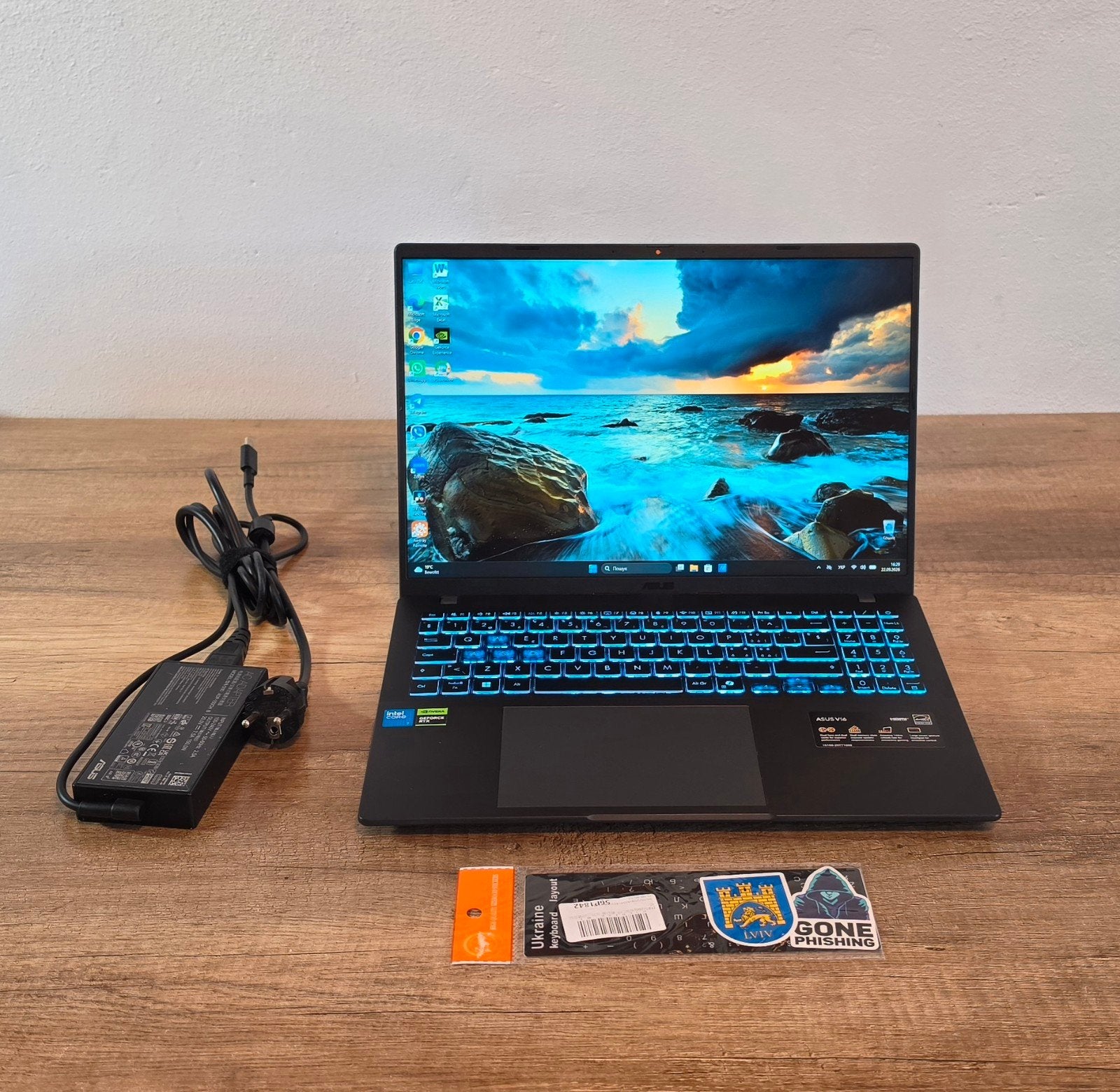 Asus V16 RTX 5070/ DDR5 32GB/ Intel Core 7 240H/ Ssd 1000gb, Ophalen, Intel Core 7 240H, Met videokaart, Zo goed als nieuw