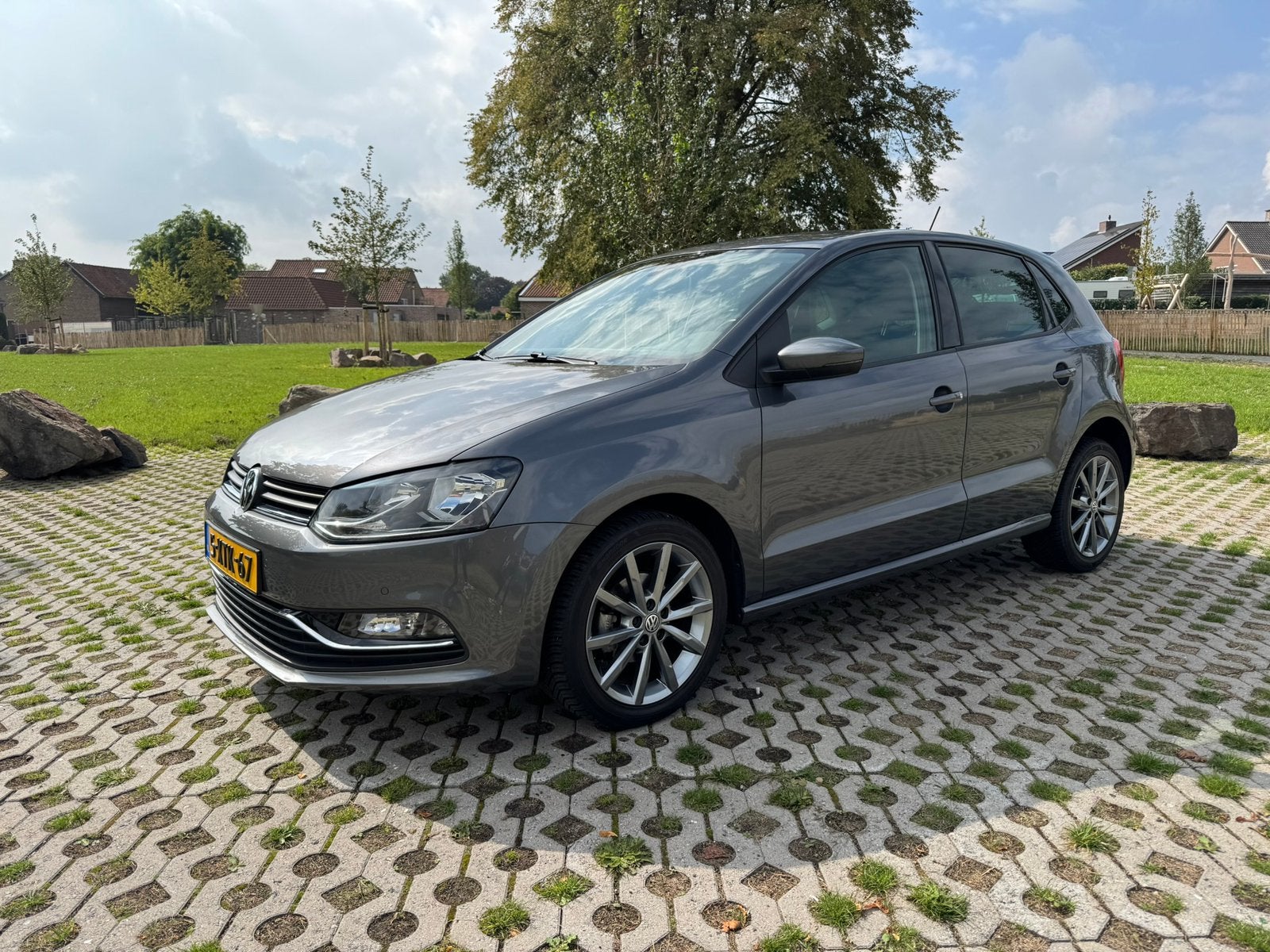 VW Polo 1.2 TSI Highline | Zeer goede staat | 10 jaar bezit, Auto's, Stof, 40 €/maand, Zwart, 4 cilinders