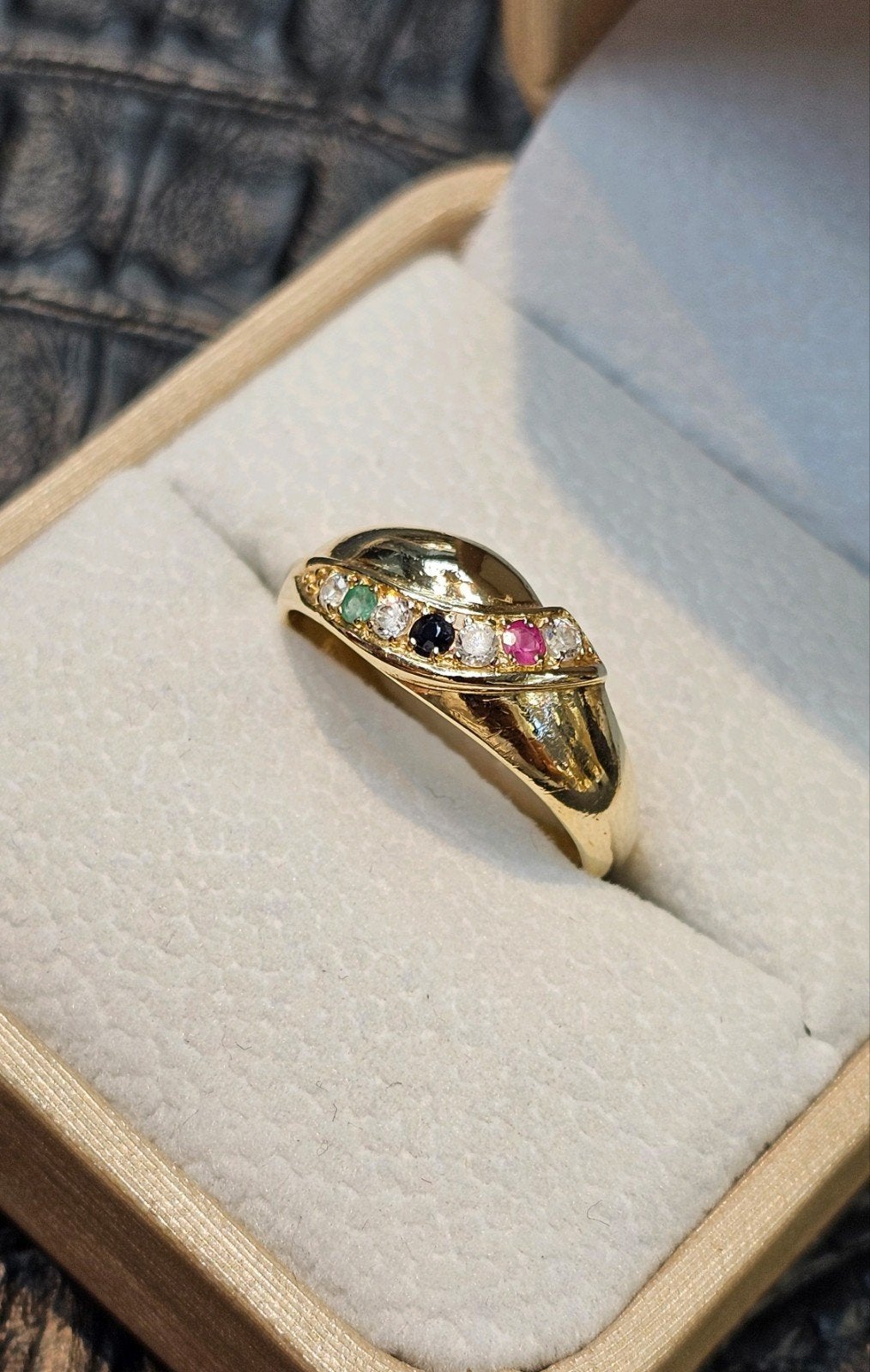 Diamant Saffier Robijn en Smaragd vintage ring 14k, Nieuw, Ophalen of Verzenden, 17 tot 18, Dame