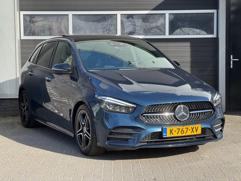 Mercedes-Benz B-klasse 180d AMG Widescreen, Mutibeam, Memory, Auto's, Gebruikt, Euro 6, 4 cilinders, Blauw
