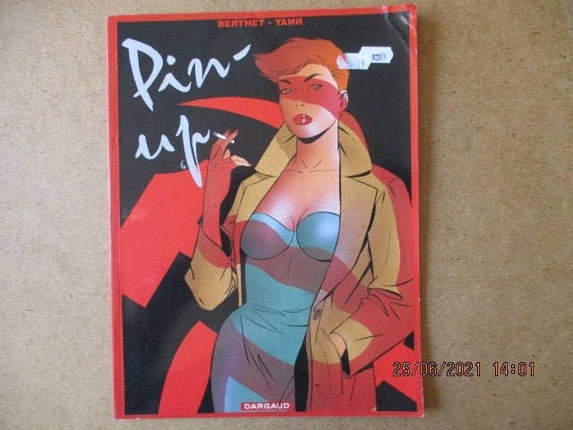 adv3712 pin-up, Eén stripboek, Ophalen, Gelezen