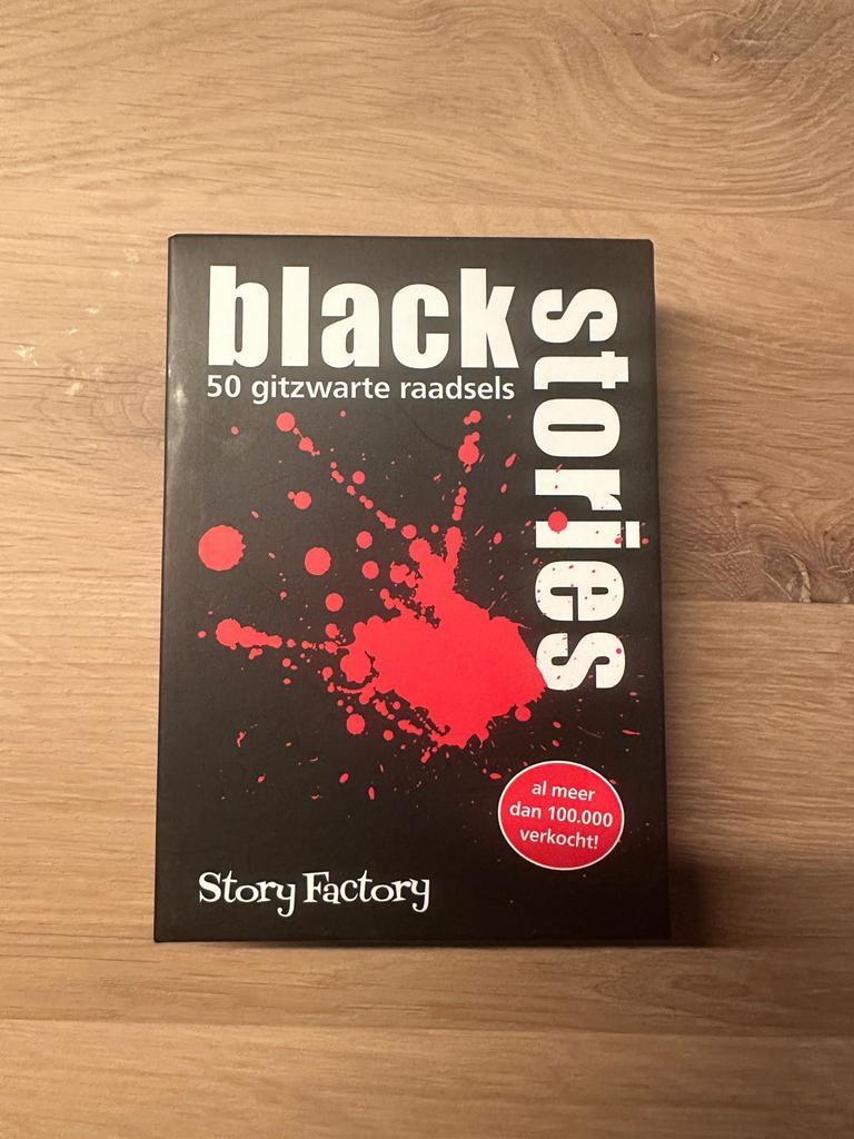 Black Stories kaartspel - Zo goed als nieuw, Drie of vier spelers, Ophalen of Verzenden, Zo goed als nieuw