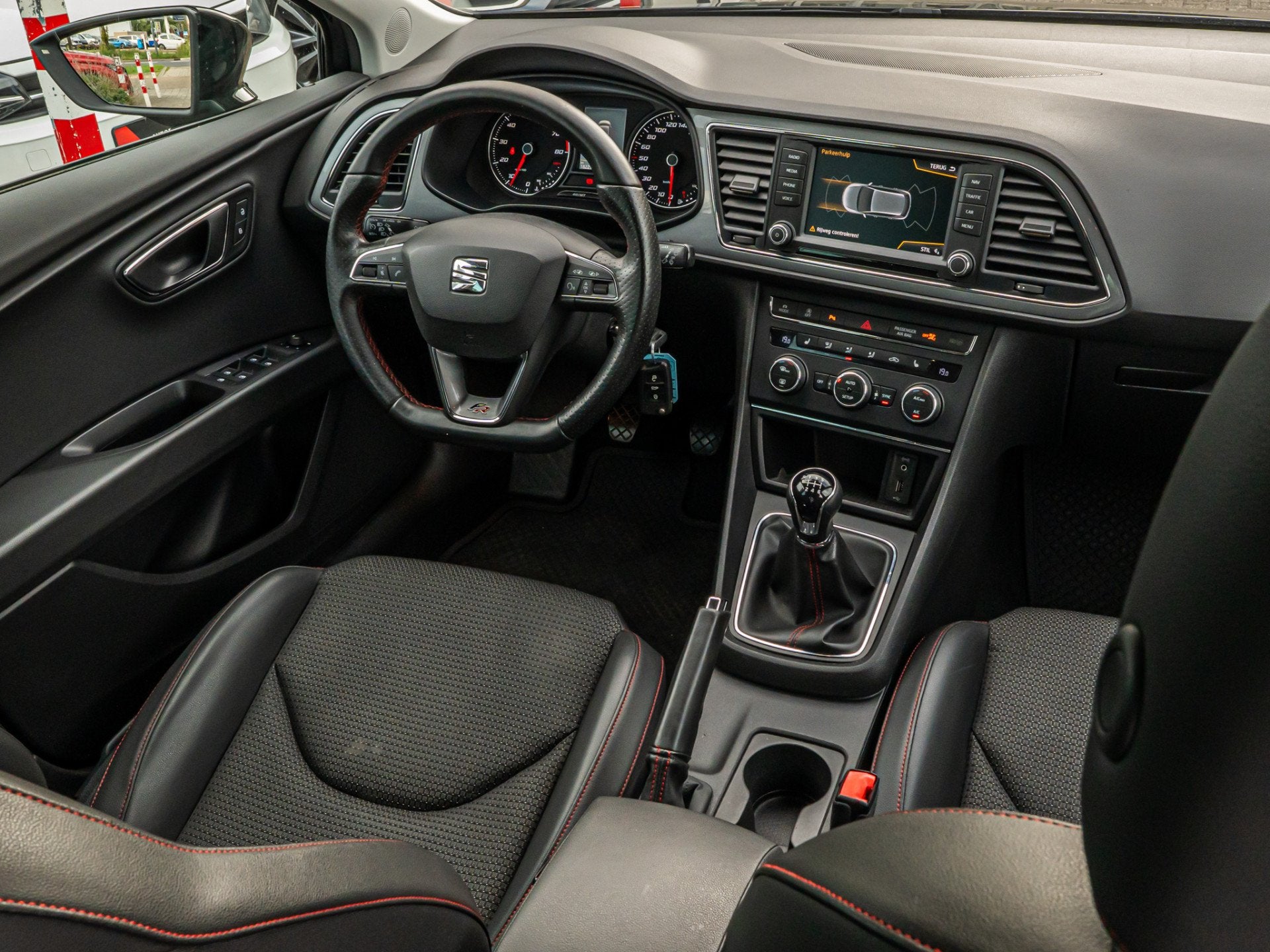 SEAT Leon 1.4 TSI FR STOELVERW 18 INCH LED CRUISE NAVI PRIVA, Voorwielaandrijving, Gebruikt, Euro 6, 4 cilinders