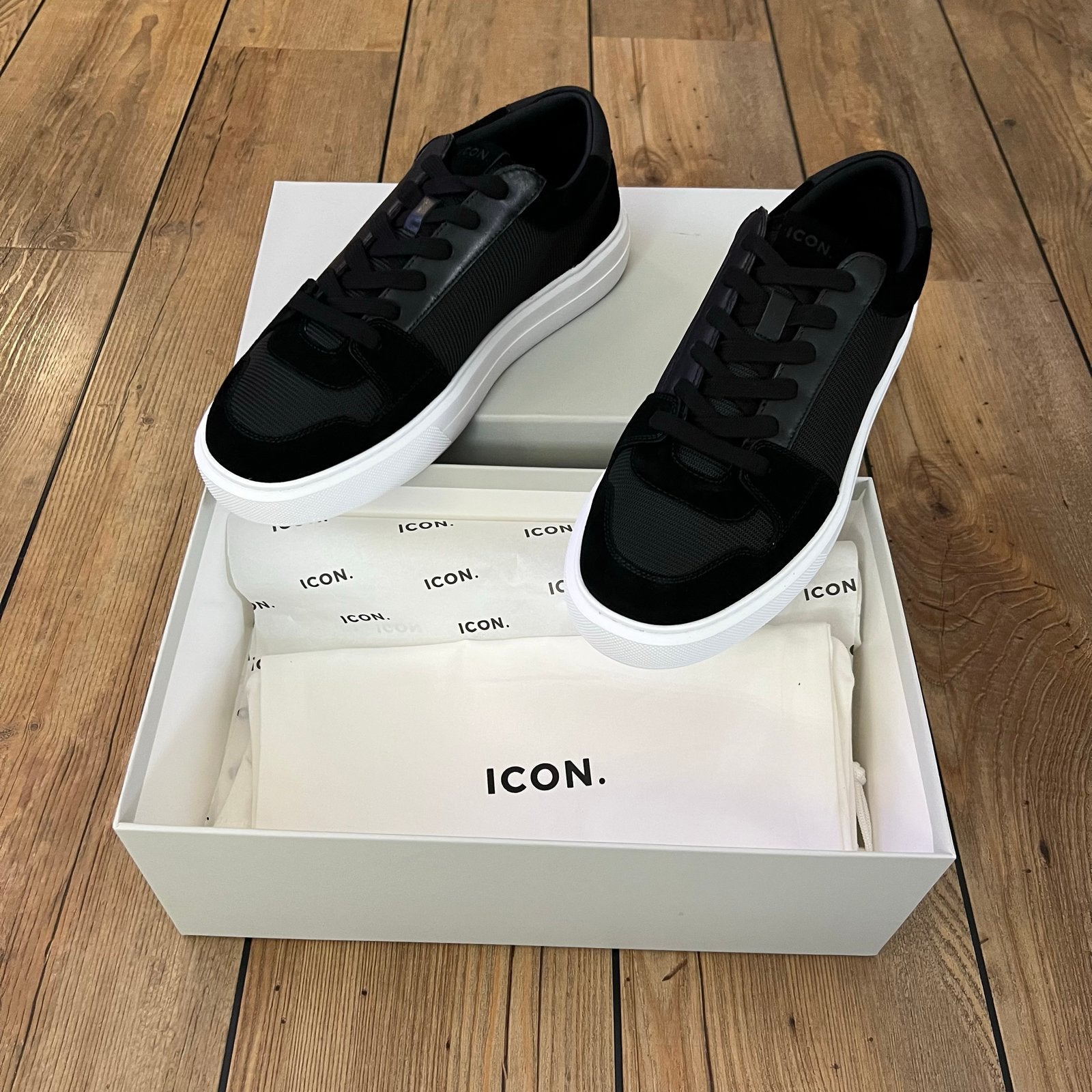 Nieuwe ICON zwarte suède sneakers - Maat 45, Zwart, Nieuw, Ophalen of Verzenden, Sneakers of Gympen