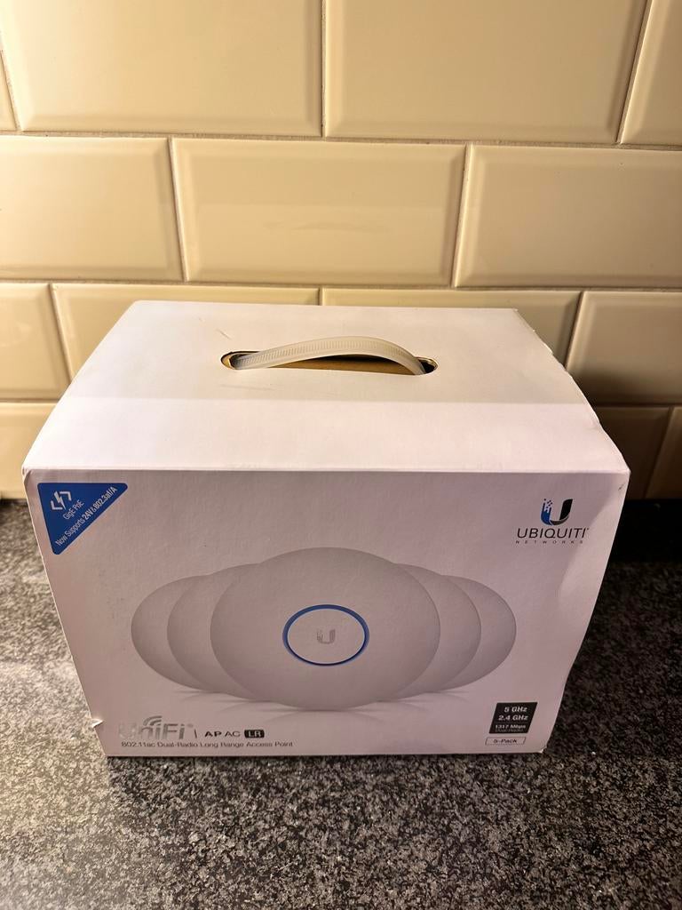 5x Ubiquiti UniFi AP AC LR nieuw (dual band), Computers en Software, Accesspoints, Ophalen of Verzenden, Zo goed als nieuw