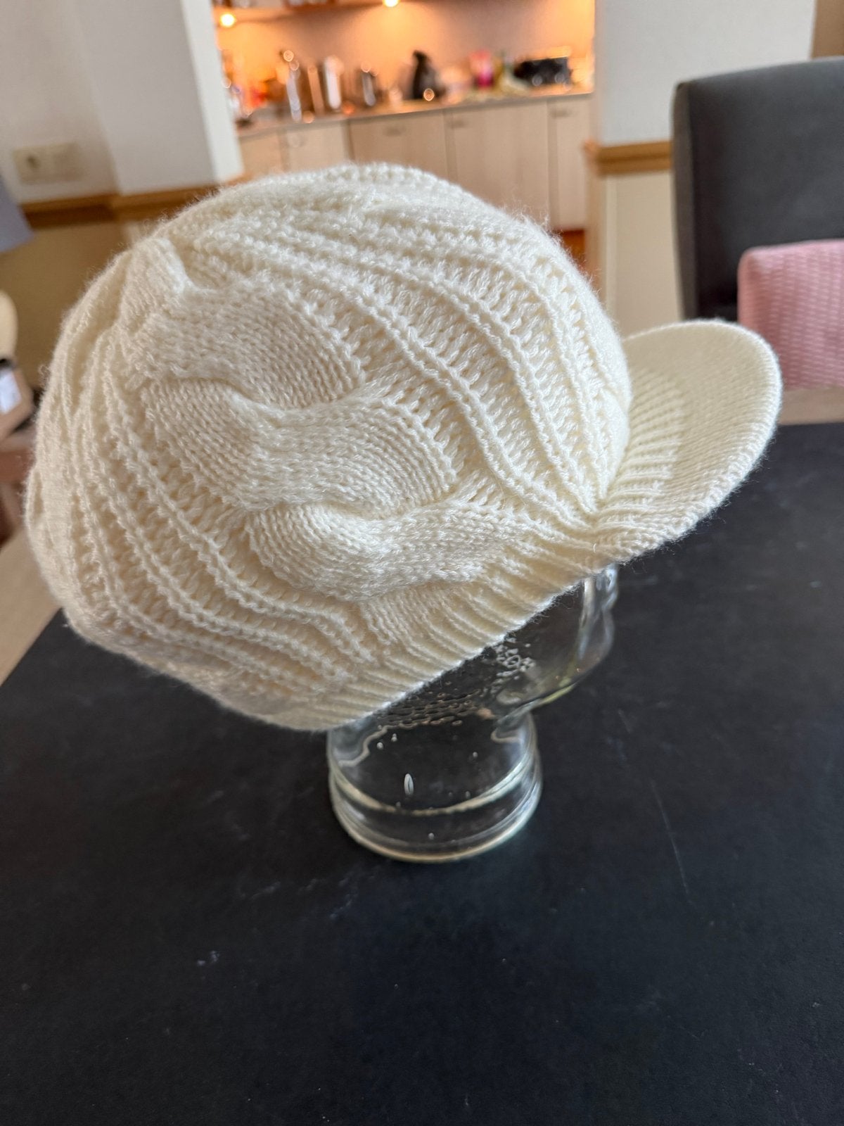Witte gebreide muts met fleece voering, Ophalen of Verzenden, Zo goed als nieuw, Maat 46/48 (XL) of groter, Muts