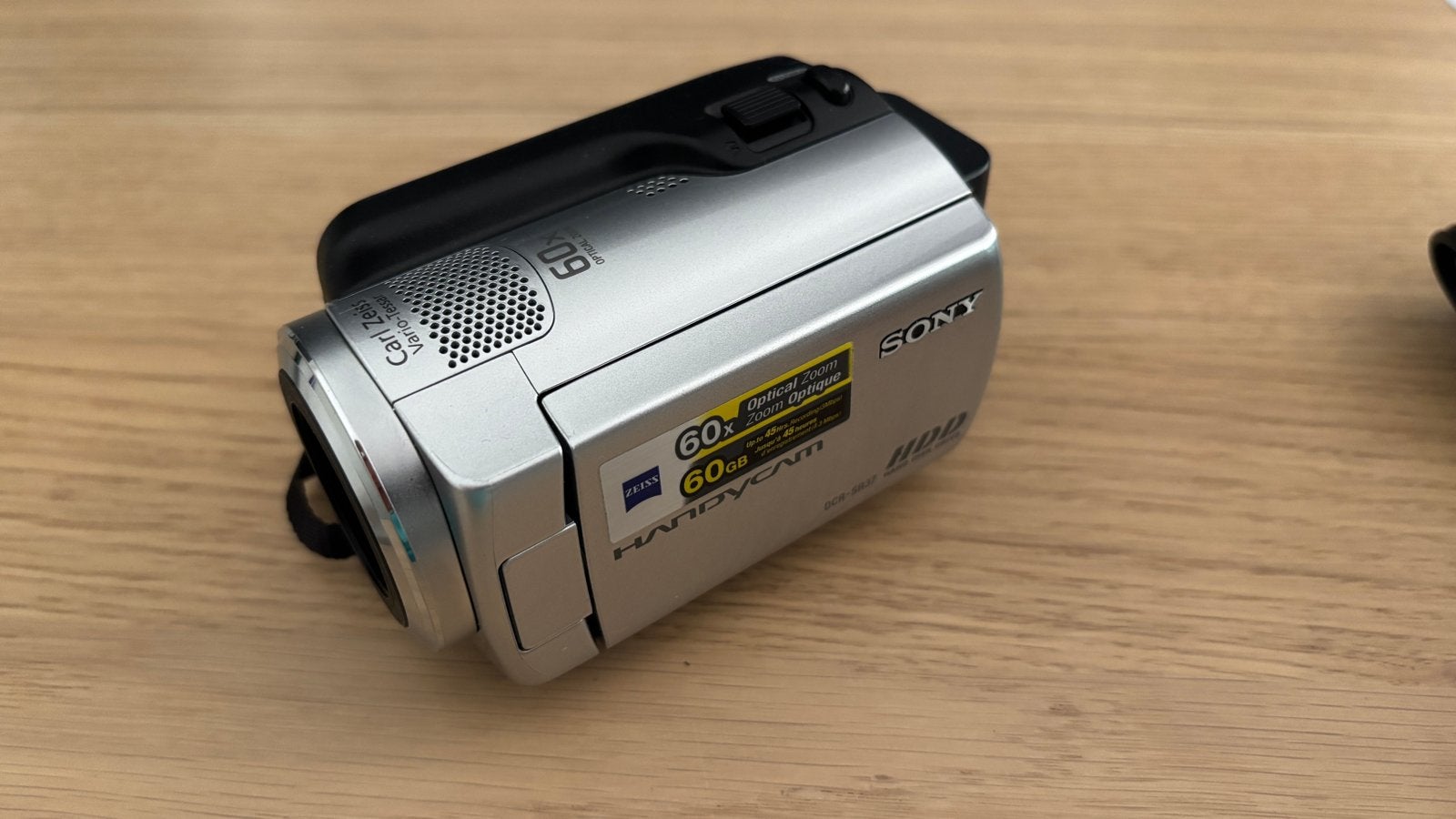 Sony Handycam DCR-SR37E met 60GB harde schijf, 20x of meer, Ophalen of Verzenden, Sony, Camera