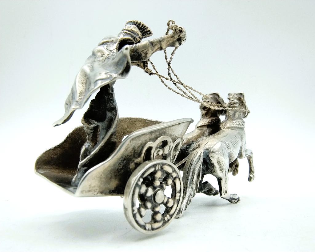Grote zilveren miniatuur van een strijdwagen met paarden, Antiek en Kunst, Verzenden, Zilver