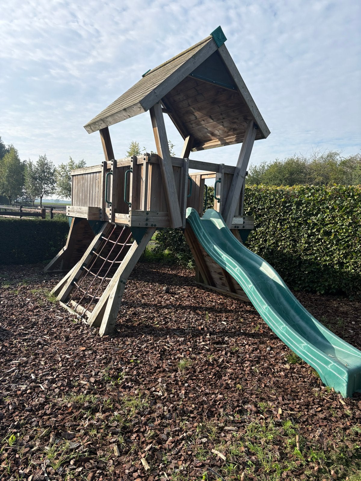 HY-land Groot Speelhuisje met Glijbaan en Klimnet, Ophalen, Gebruikt, Glijbaan