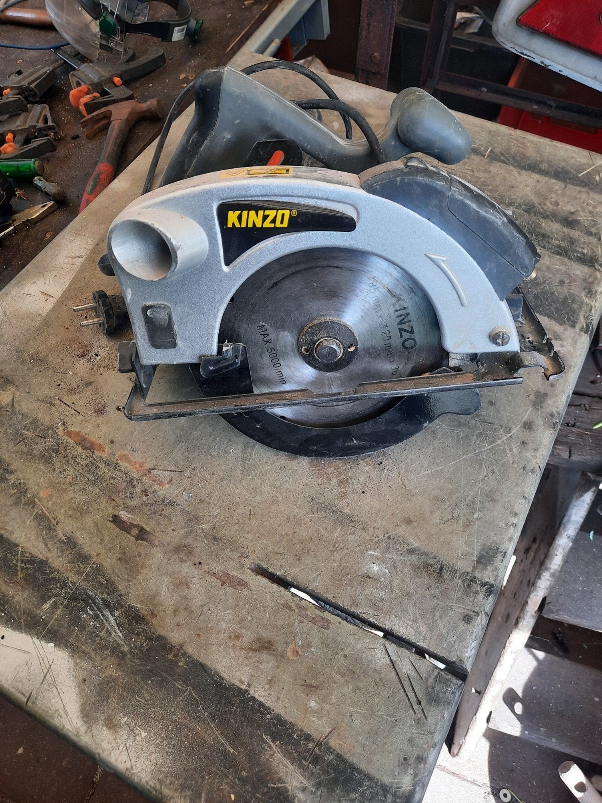 Kinzo hand cirkelzaag, Doe-het-zelf en Verbouw, Gereedschap | Zaagmachines, Ophalen of Verzenden, 1200 watt of meer, Cirkelzaag