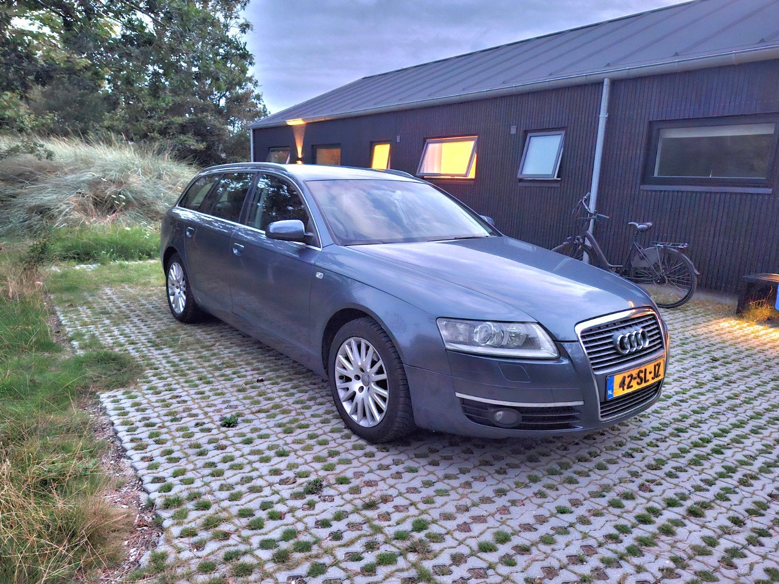 Audi A6 Avant 2.4 V6 130KW AUT 2006 Blauw nwe motor @195k km, Stof, Blauw, Stationwagon, Grijs
