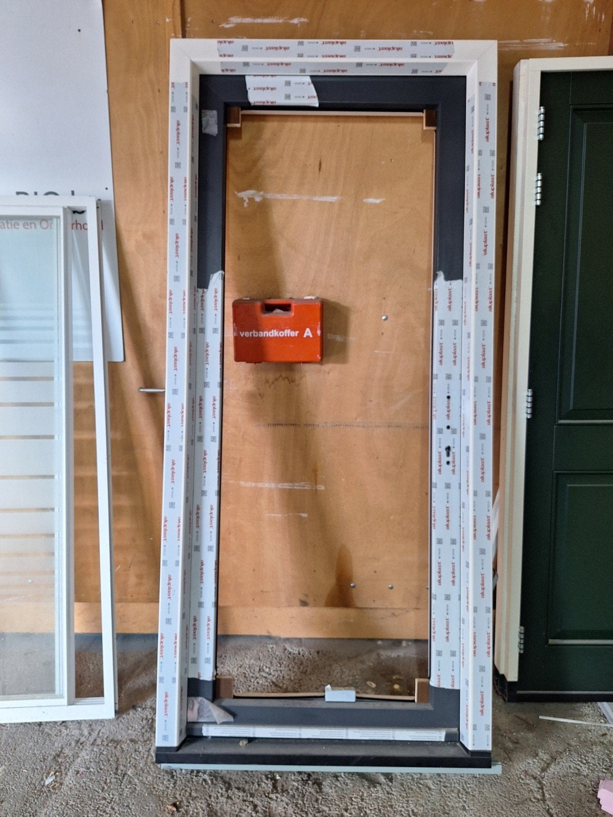 Nieuwe Aluplast Buitendeurkozijn - Wit/Antraciet, Doe-het-zelf en Verbouw, Kunststof, 80 tot 100 cm, 215 cm of meer, Nieuw