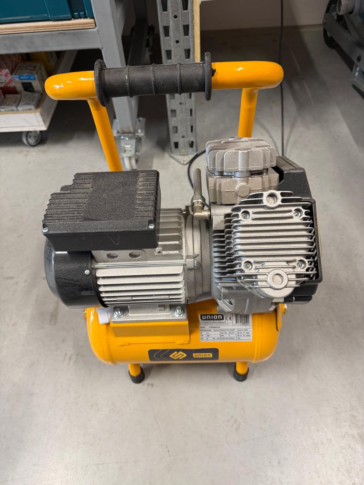 Union compressor, Ophalen, 10 bar of meer, Zo goed als nieuw, Minder dan 200 liter/min