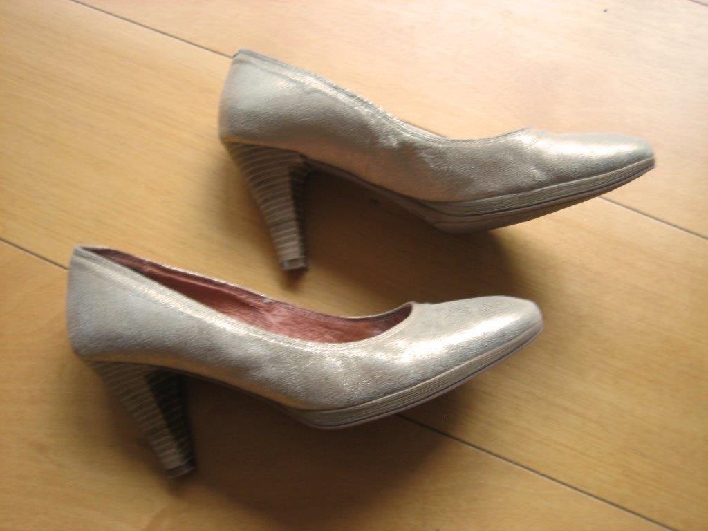 Zeer mooie goud-beige nubuckleren pumps CARMENS 39 snazzeys, Kleding | Dames, Schoenen, Pumps, Verzenden, Beige, Zo goed als nieuw