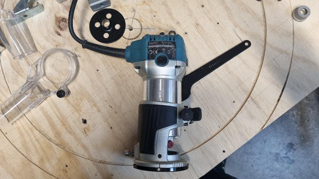 Makita RT0700CX2J bovenfrees / kantenfrees / trimmer, Ophalen of Verzenden, Zo goed als nieuw, Elektrisch, Makita