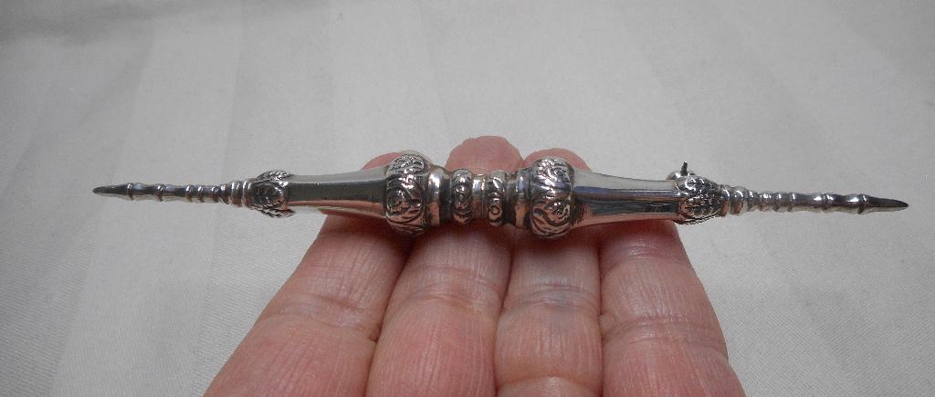 Zilveren lange vintage broche breidoppen nr.613, 10 cm of meer, Verzenden, Zo goed als nieuw, Zilver
