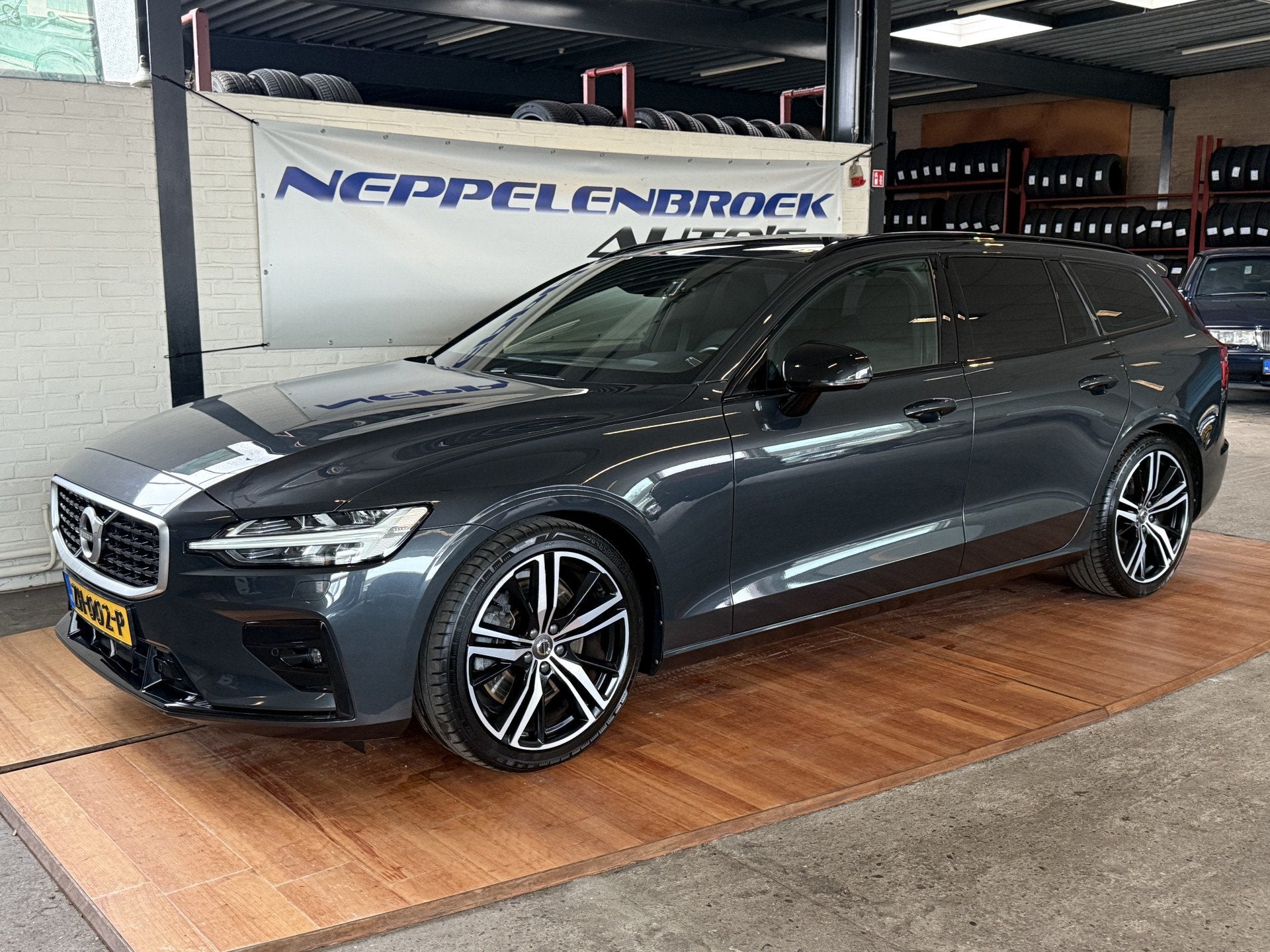 Volvo V60 2.0 T5 R-Design (bj 2018, automaat), Auto's, Volvo, 12 maanden, 15 km/l, Euro 6, 4 cilinders