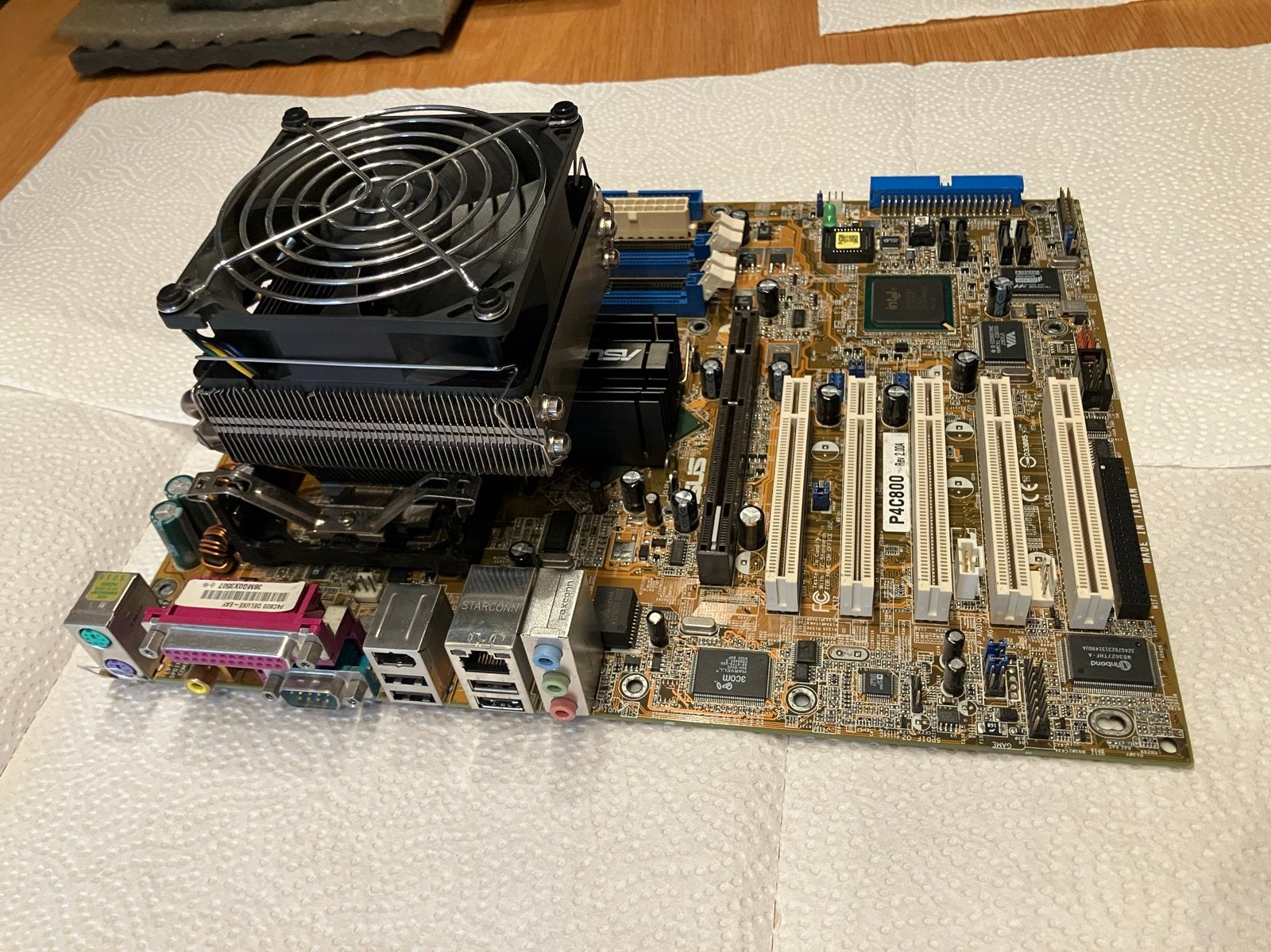 ASUS P4C800 Deluxe set met Pentium 4 3.0GHz en 1GB DDR400, Computers en Software, Vintage Computers, Ophalen of Verzenden