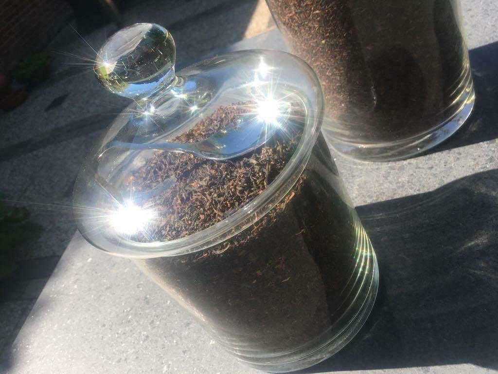 2 glazen voorraadpotten met thee en scheplepel, Overige typen, Ophalen, Zo goed als nieuw, Glas