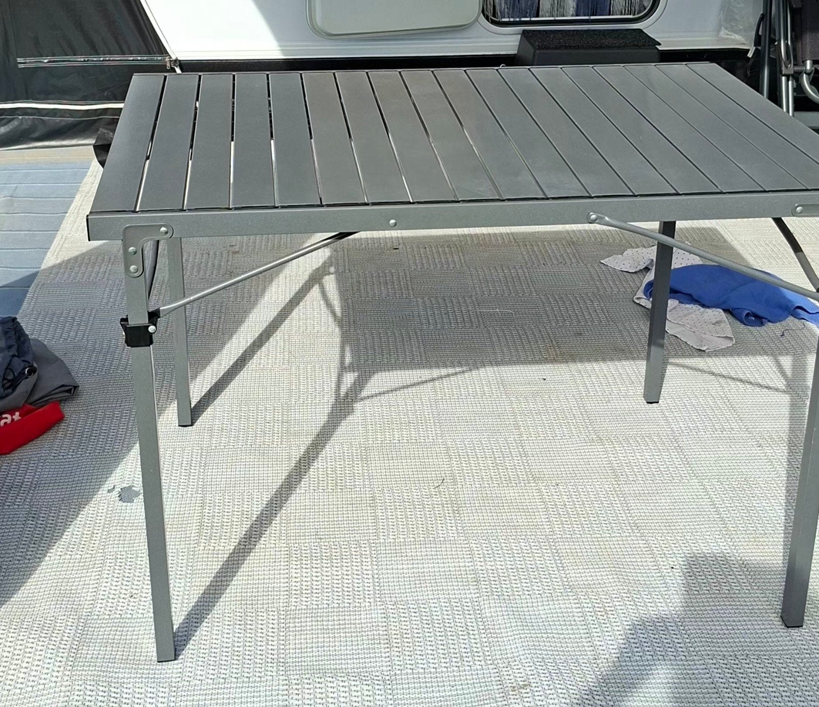 campingtafel grijs 100 bij 70  netjes, Ophalen of Verzenden, Gebruikt, Campingtafel
