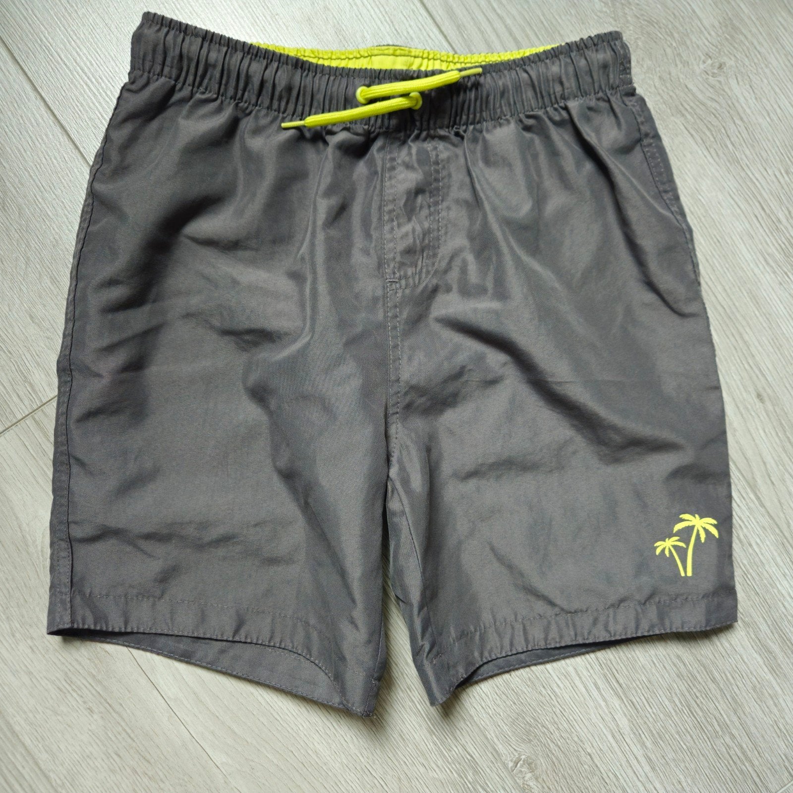 Grijze zwemshort met gele details maat 152, Kinderen en Baby's, Ophalen of Verzenden, Jongen, Zwembroek