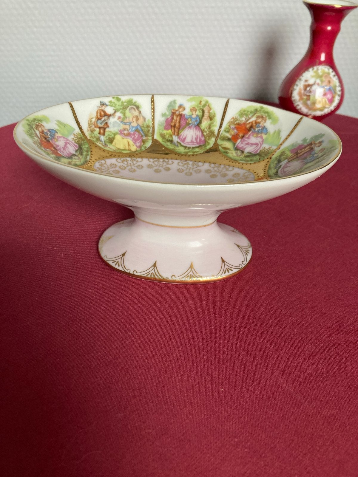 Decoratieve schaal met romantische taferelen, Ophalen of Verzenden