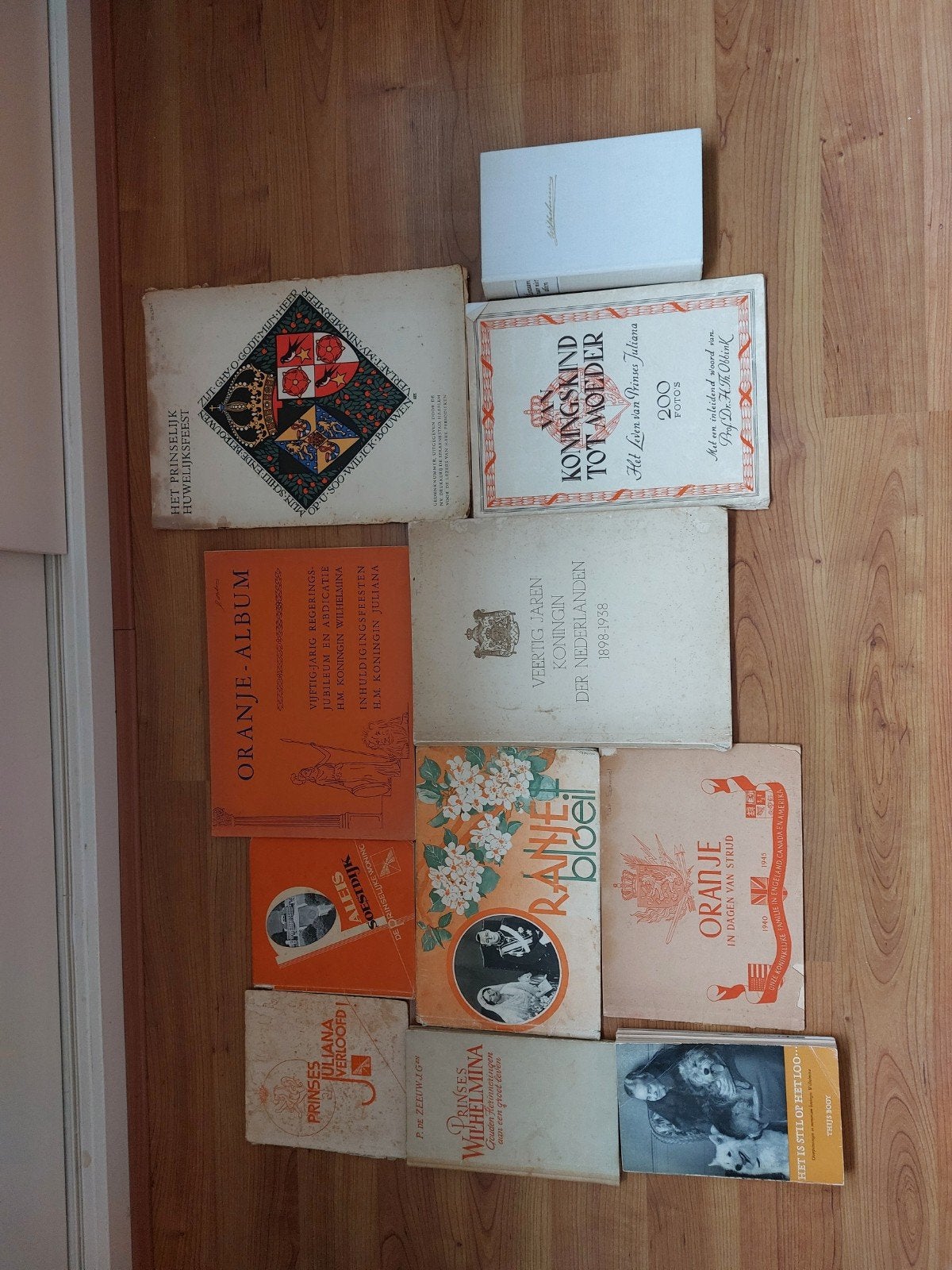 Doos met boeken over het Nederlandse Koningshuis, Verzamelen, Ophalen, Gebruikt, Nederland, Tijdschrift of Boek