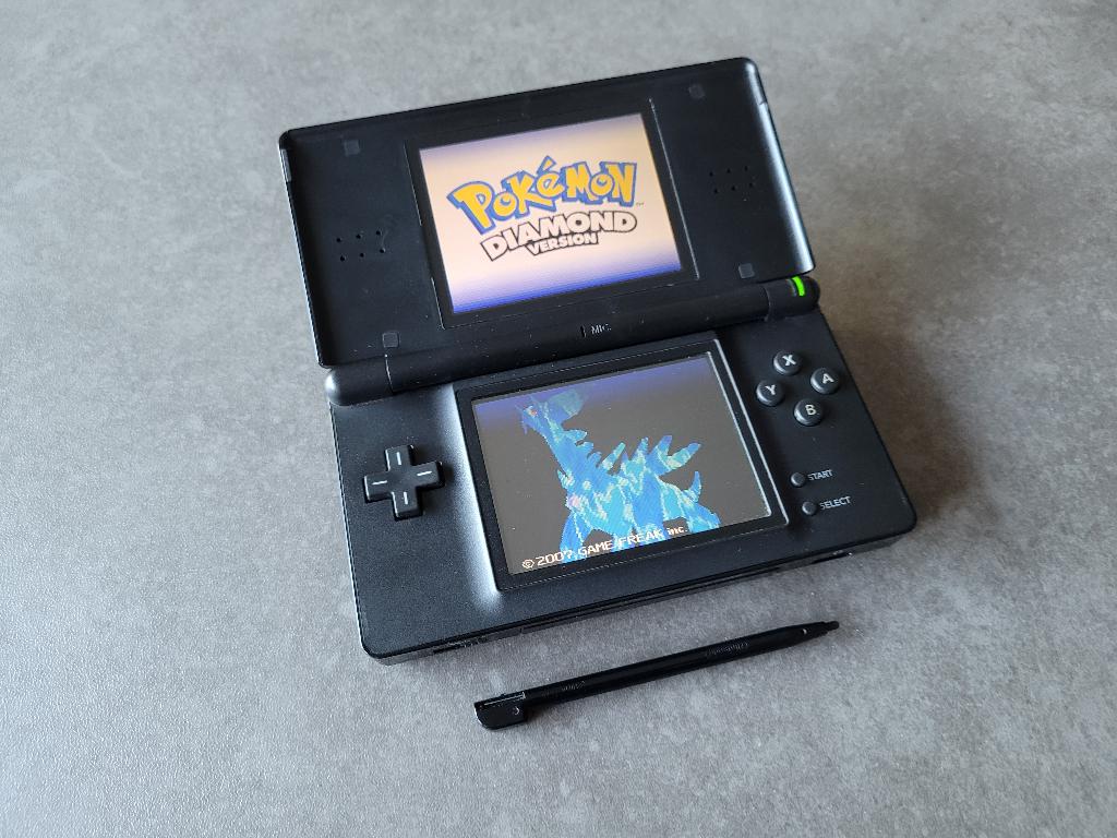 Ds Lite met Oplader en Spellen, Spelcomputers en Games, Spelcomputers | Nintendo DS, Ophalen, Zwart, DS Lite, Gebruikt