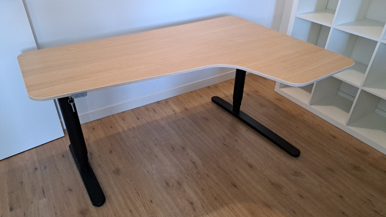 Ikea Bekant Elektrisch Verstelbaar Hoekbureau 110x160cm, Huis en Inrichting, Ophalen, Hoekbureau, Zo goed als nieuw, IKEA