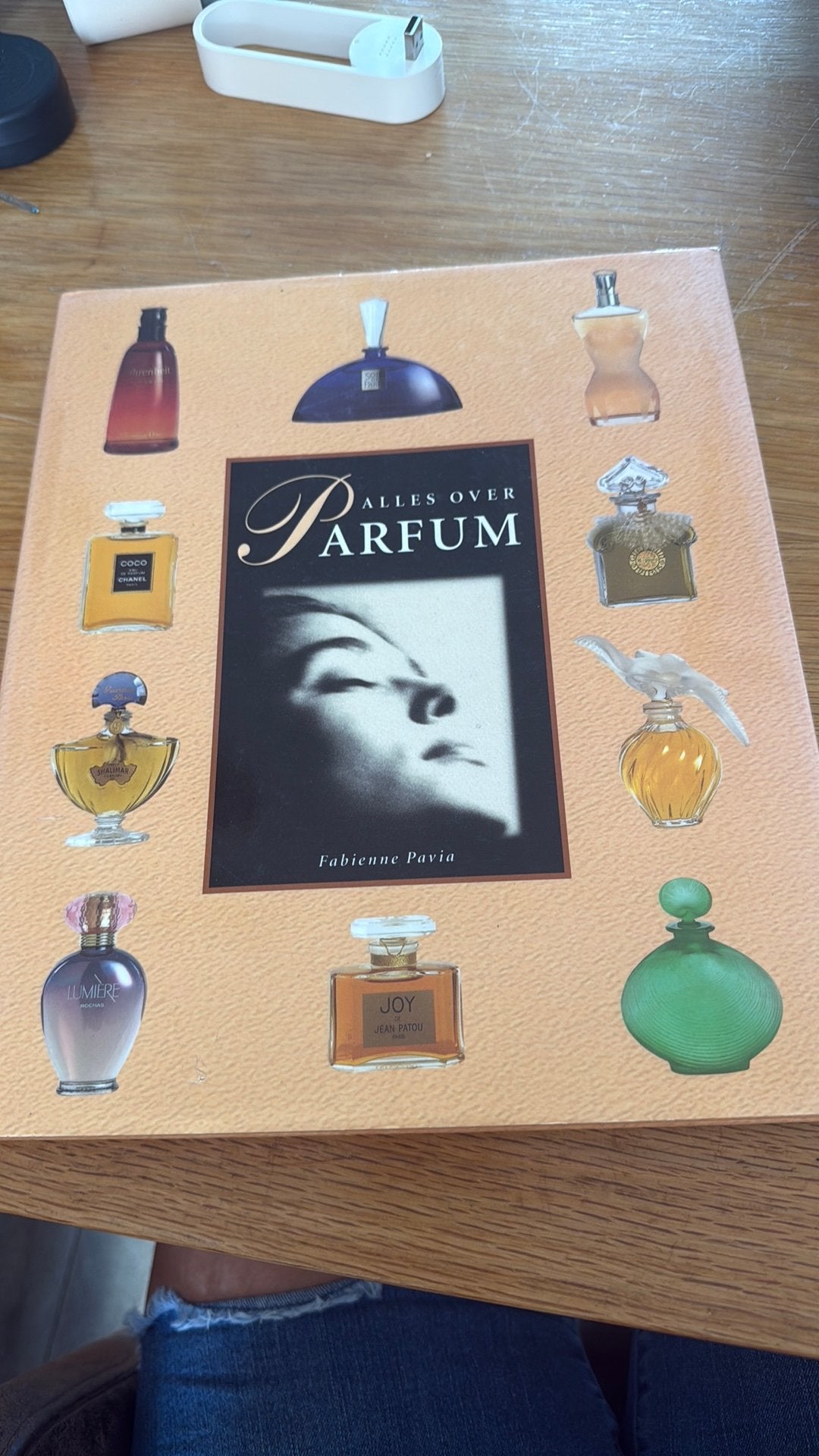 F. Pavia - Alles over parfum, Ophalen of Verzenden, Zo goed als nieuw, Overige onderwerpen, F. Pavia