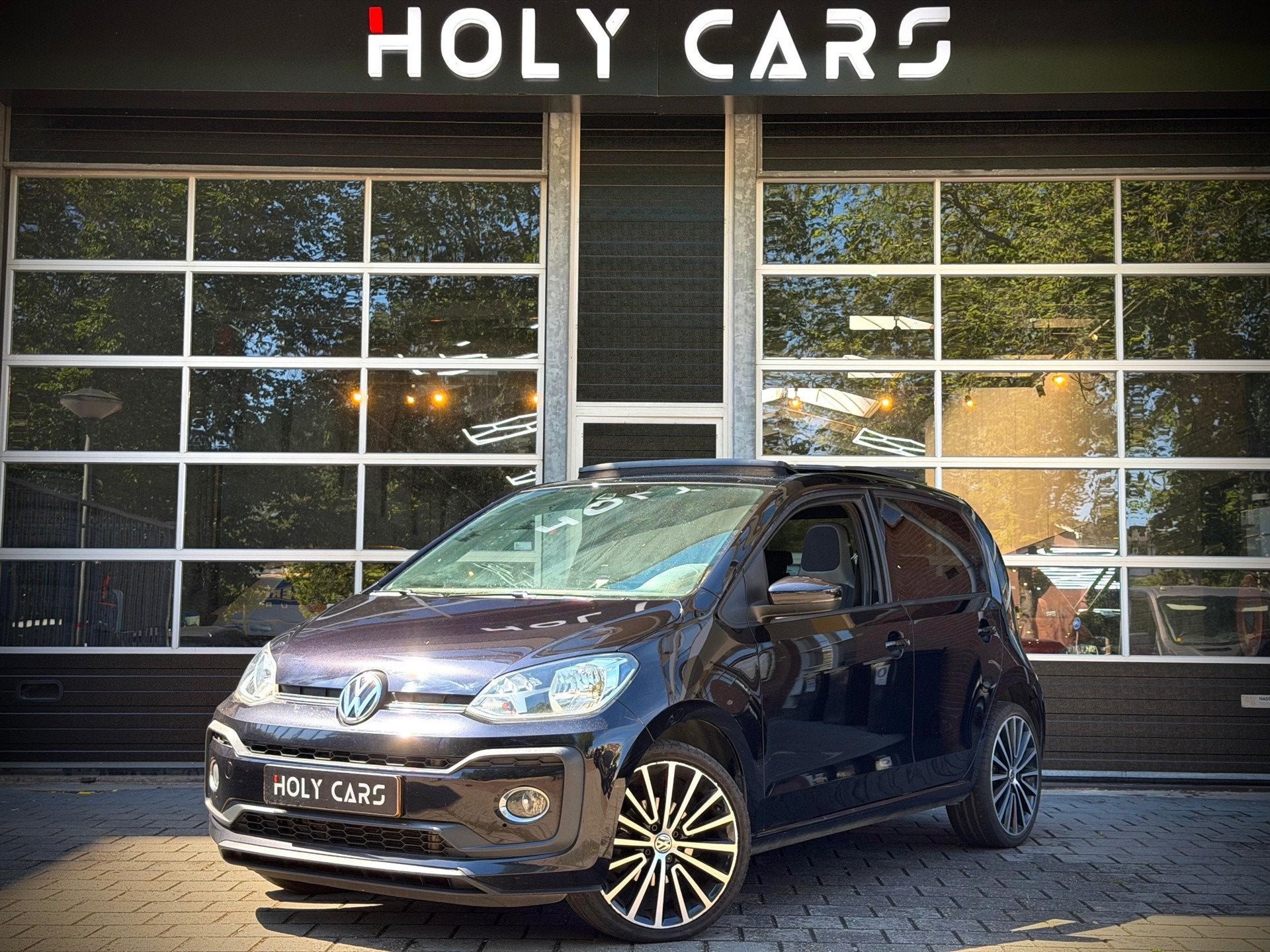 Volkswagen UP! 1.0 TSI BMT high up! | PANO | CRUISE |, Voorwielaandrijving, Gebruikt, 4 stoelen, Bedrijf