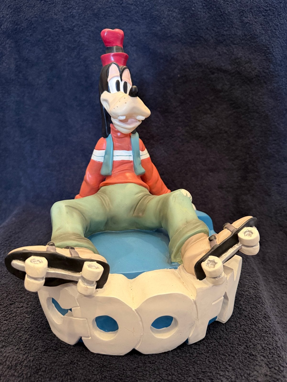 Goofy op rolschaatsen - Disney Demons & Merveilles beeldje, Verzamelen, Ophalen, Goofy of Pluto, Gebruikt, Beeldje of Figuurtje