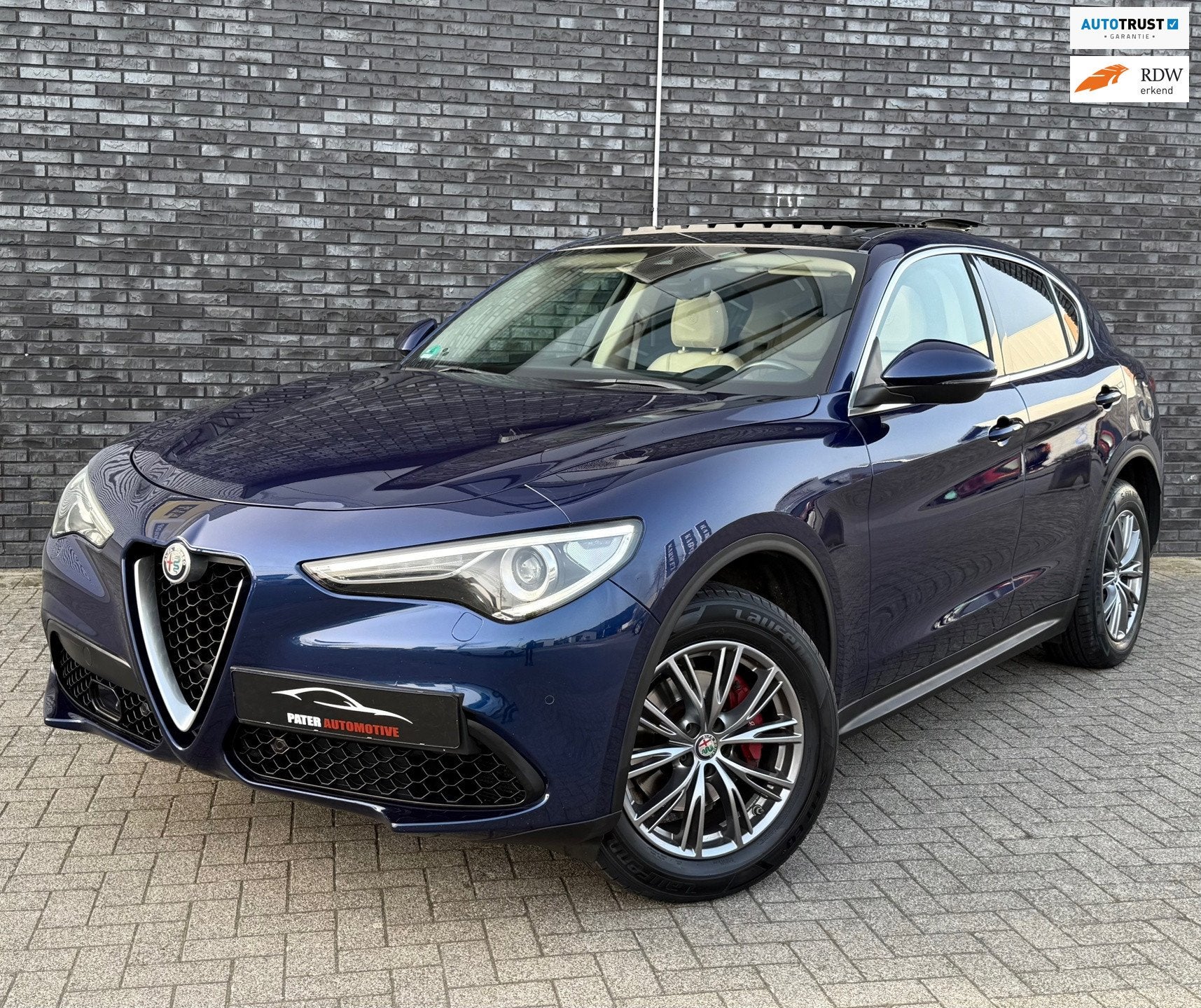 Alfa Romeo Stelvio 2.0 T AWD Super 280pk|Camera|Panorama|Per, Auto's, Alfa Romeo, Beige, 4 cilinders, Blauw, Bedrijf