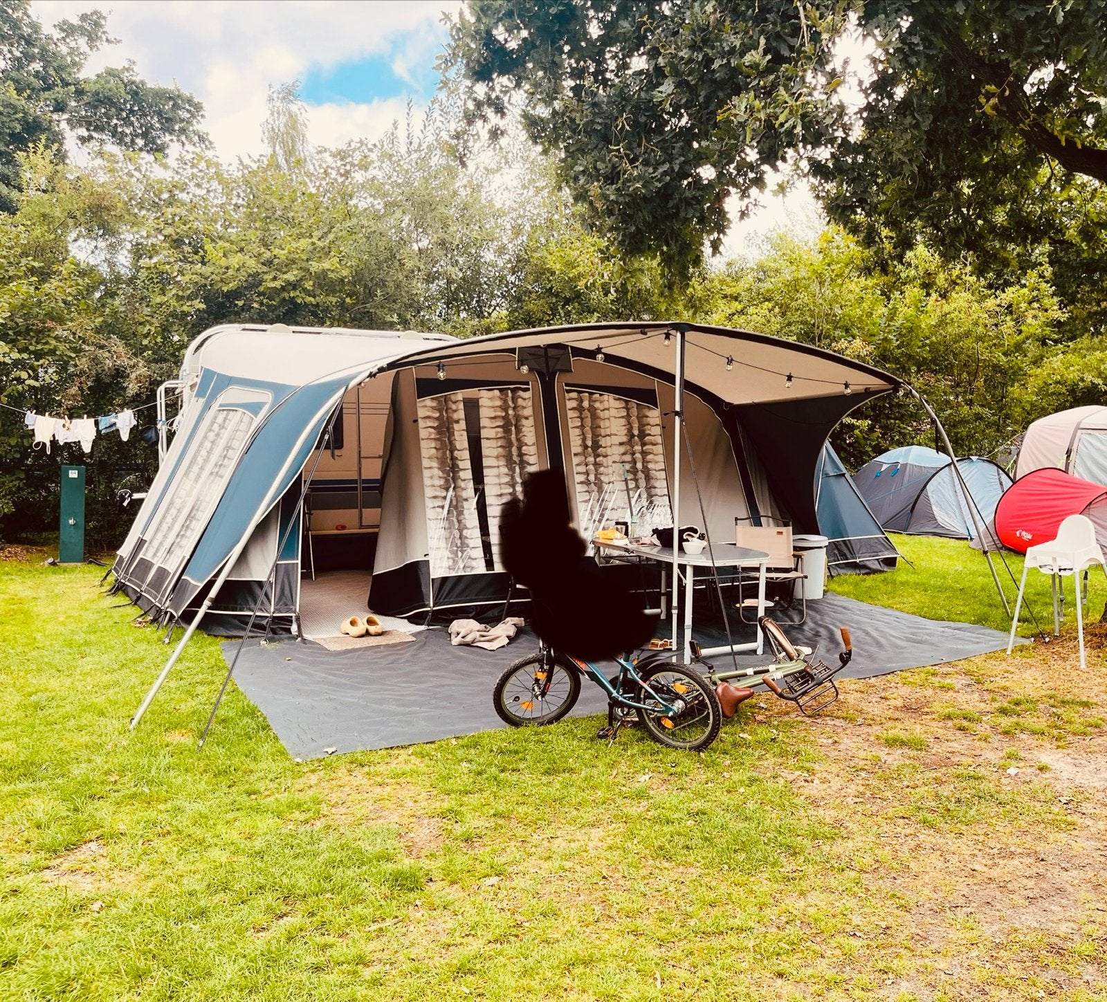 Hobby De Luxe Easy Caravan met unico voortent, Caravans en Kamperen, Rondzit, Hobby, Omvormbare zithoek, Particulier