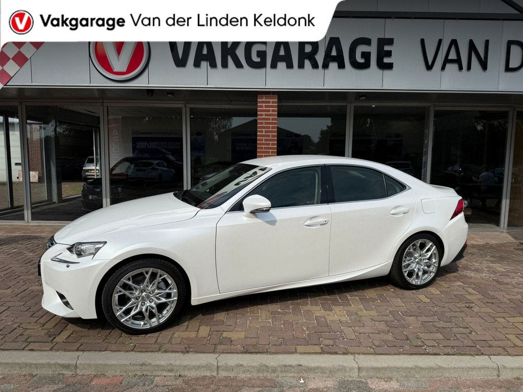 Lexus IS 300h Business 2.5 Hybr 2016 Cruise, Auto's, Lexus, Automaat, Achterwielaandrijving, Gebruikt, Leder en Stof