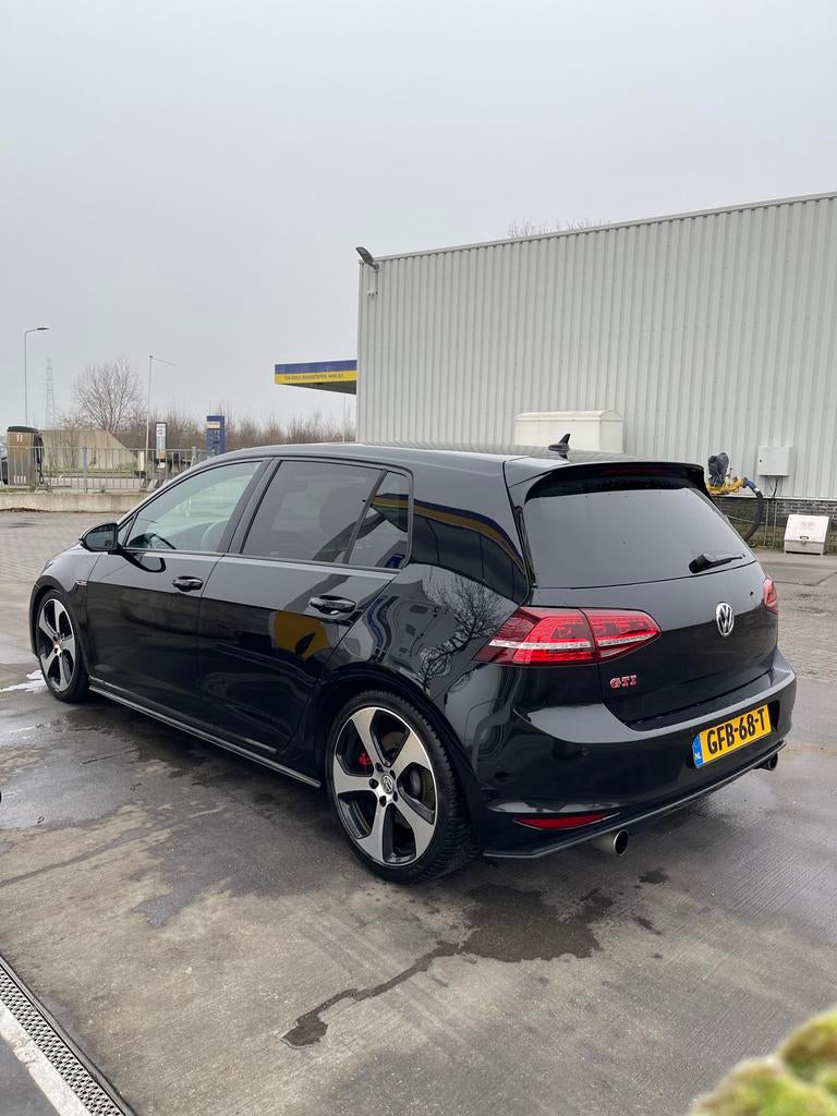 Volkswagen Golf gti performance ( schade ), Auto's, 4 cilinders, 1984 cc, Zwart, 1324 kg