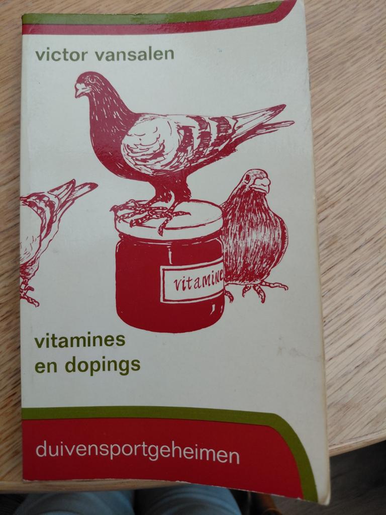 Duivenboek,  vitamines en dopings (Victor Vanalen), Boeken, Ophalen of Verzenden