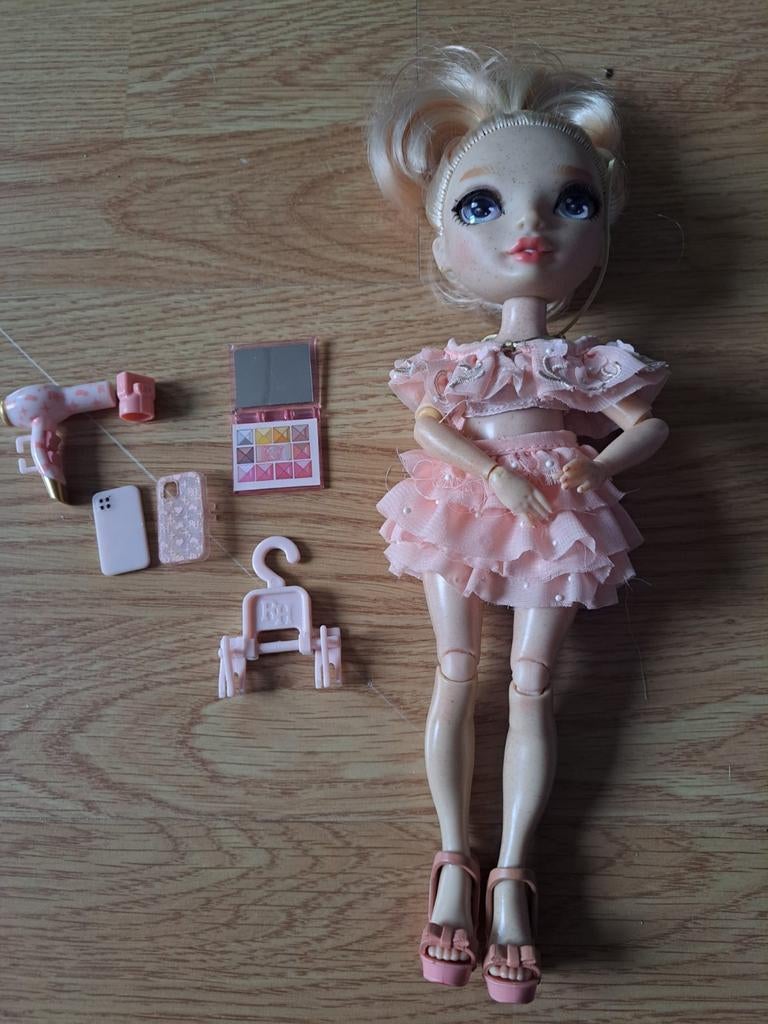 Rainbow High pop met accessoires, Kinderen en Baby's, Speelgoed | Poppen, Ophalen, Nieuw, Barbie