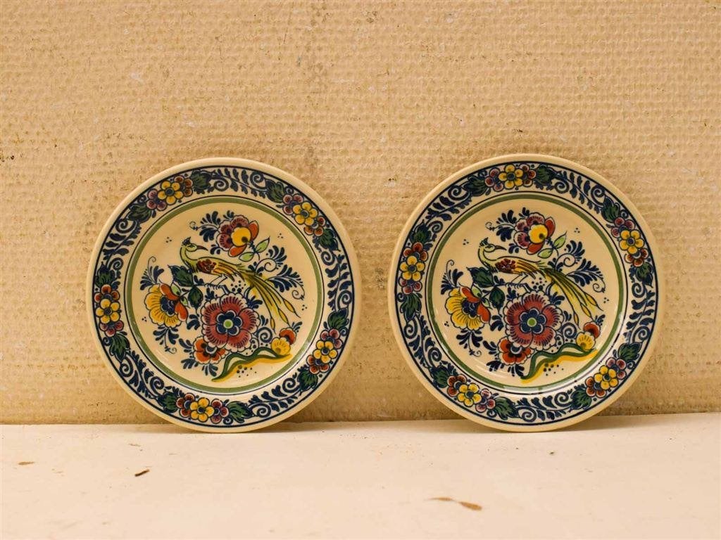 2 stuks Goedewaagen porseleinen wandbordjes 51947
