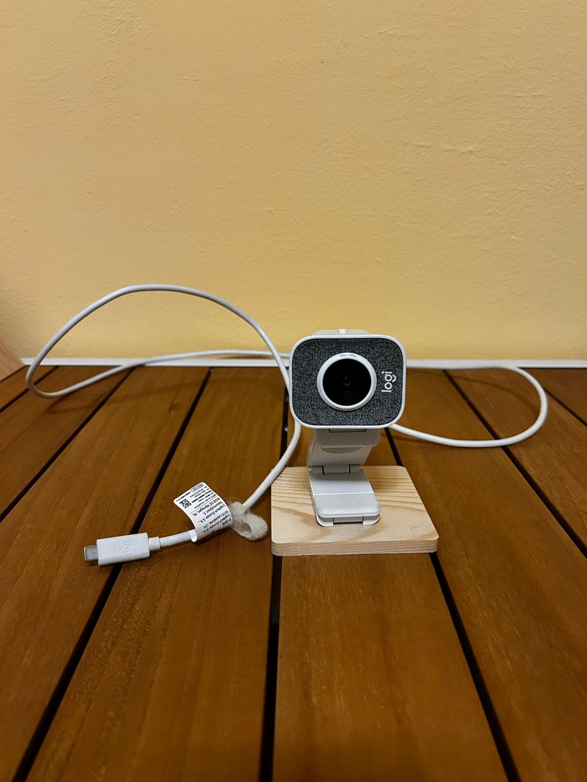 Logitech StreamCam Wit - Zo goed als nieuw, Computers en Software, MacOS, Ophalen of Verzenden, Zo goed als nieuw, Monitorclip