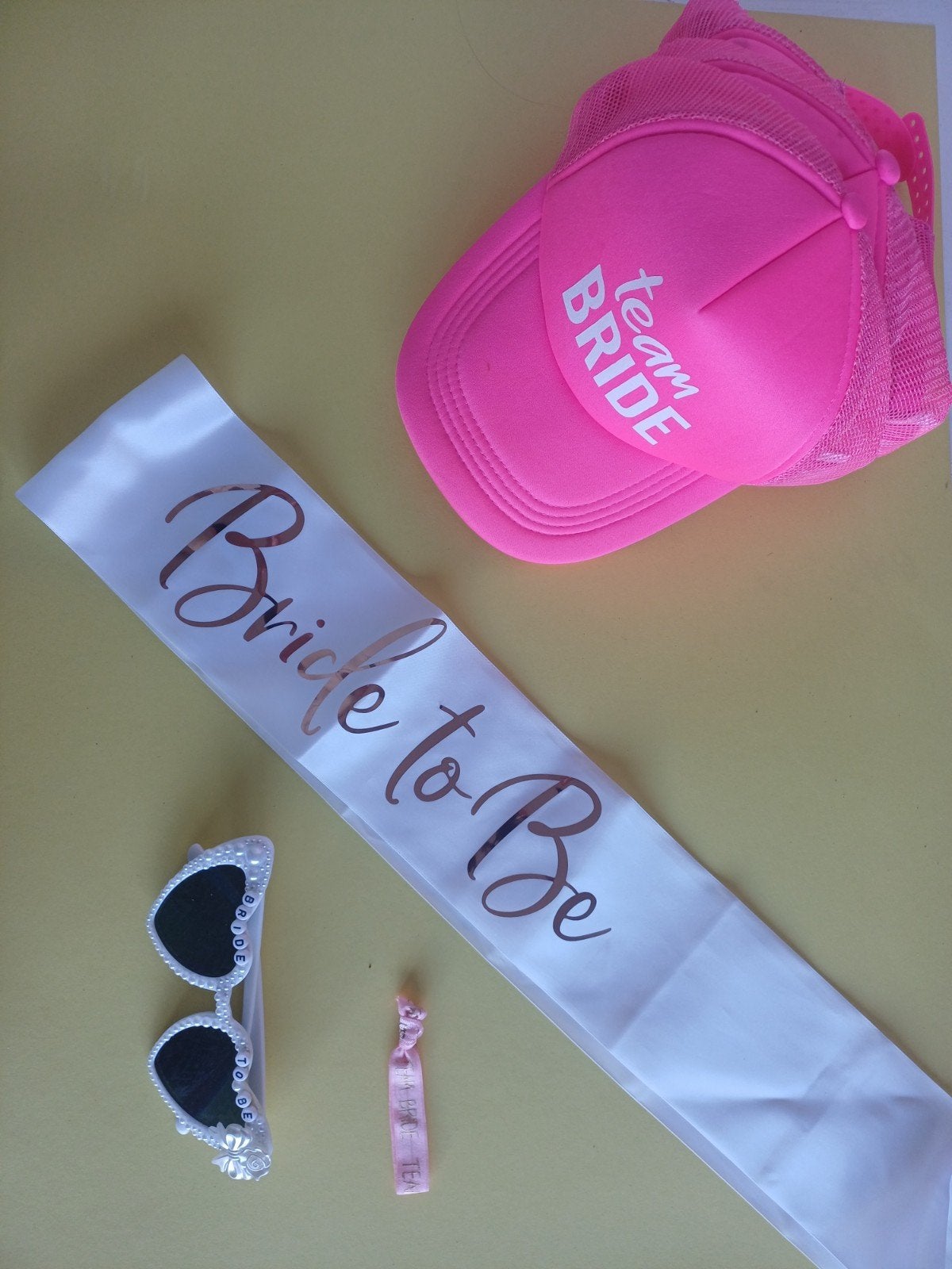Vrijgezellenfeest Accessoires: Bril, Pet, Sjerp, armband, Ophalen, Zo goed als nieuw, Feestartikel, Geboorte of Huwelijk