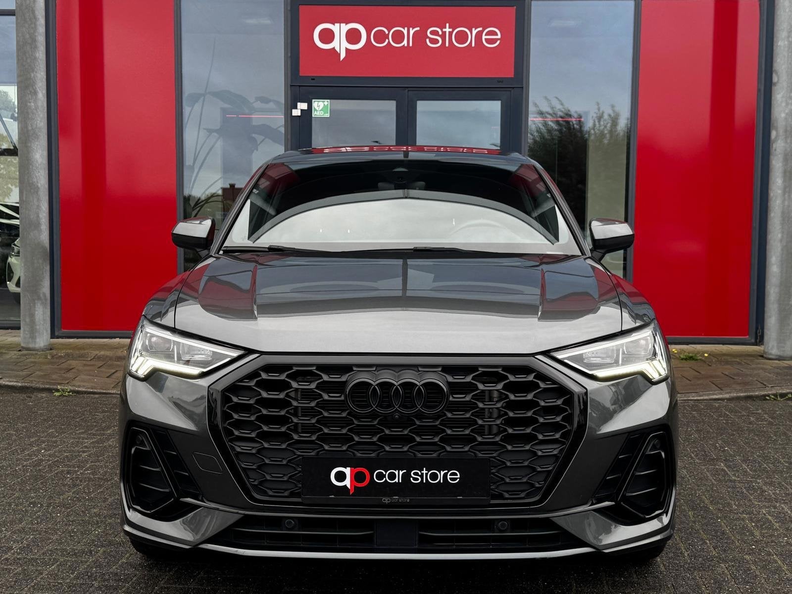 Audi Q3 Sportback 35 TFSI 3 X S-Line Uniek Vol | Panorama |, Auto's, Dealer onderhouden, 15 km/l, Gebruikt, Zwart