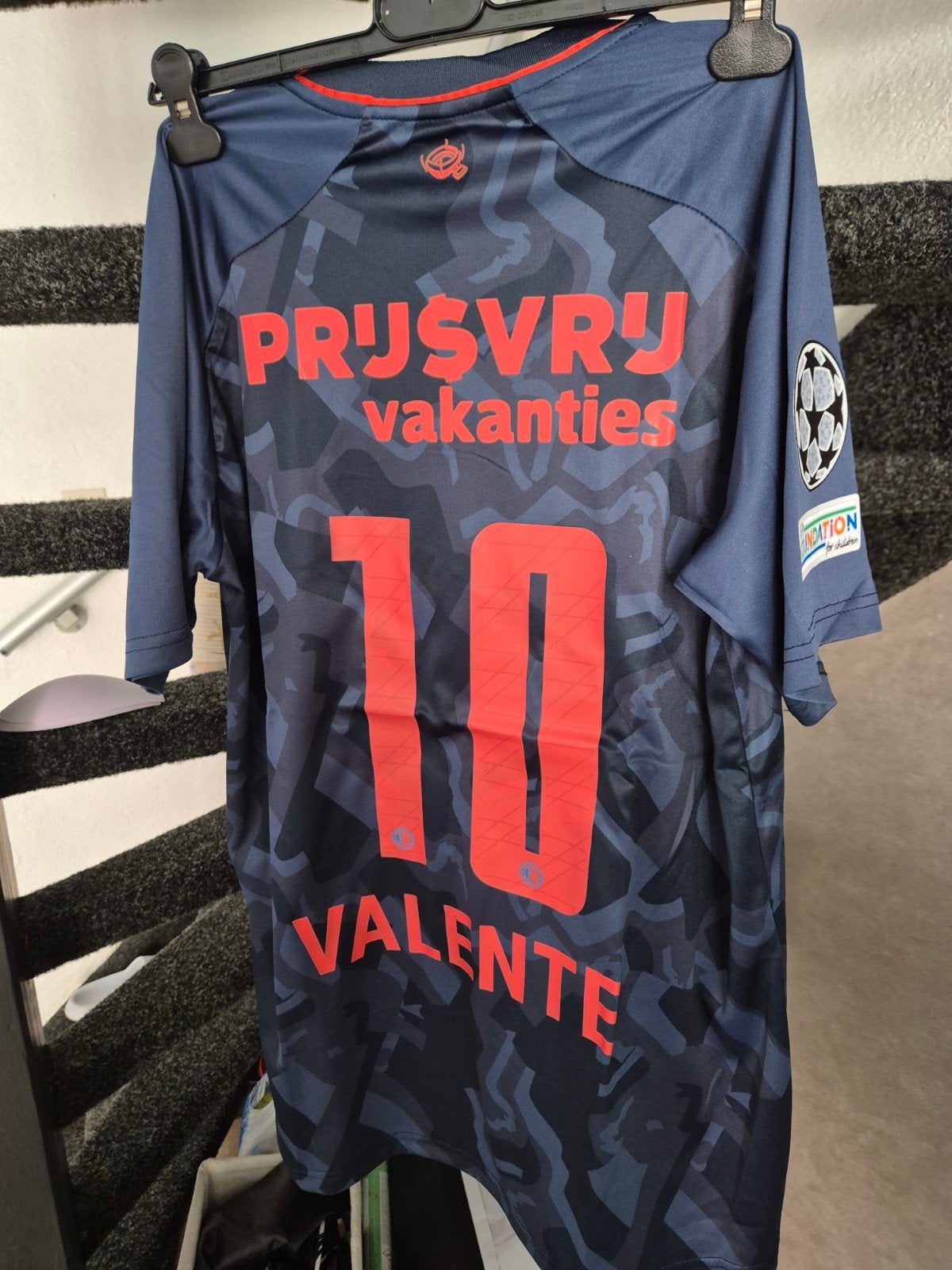 Feyenoord uitshirt 2023/2024 - Maat M - Nieuw met kaartjes, Maat 52/54 (L), Nieuw, Ophalen of Verzenden, Voetbal